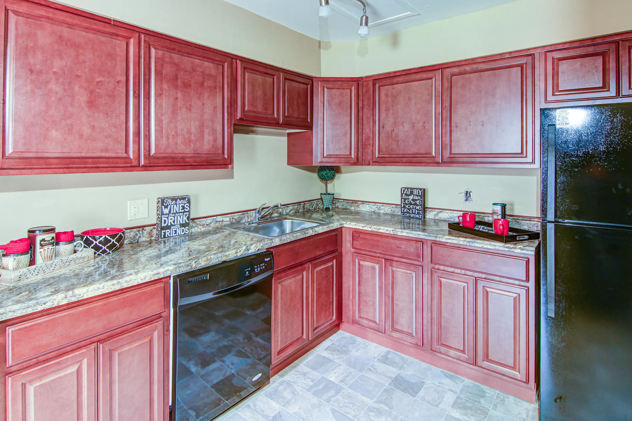 Kitchen - Townhomes At Spring Valley - Reading, PA
