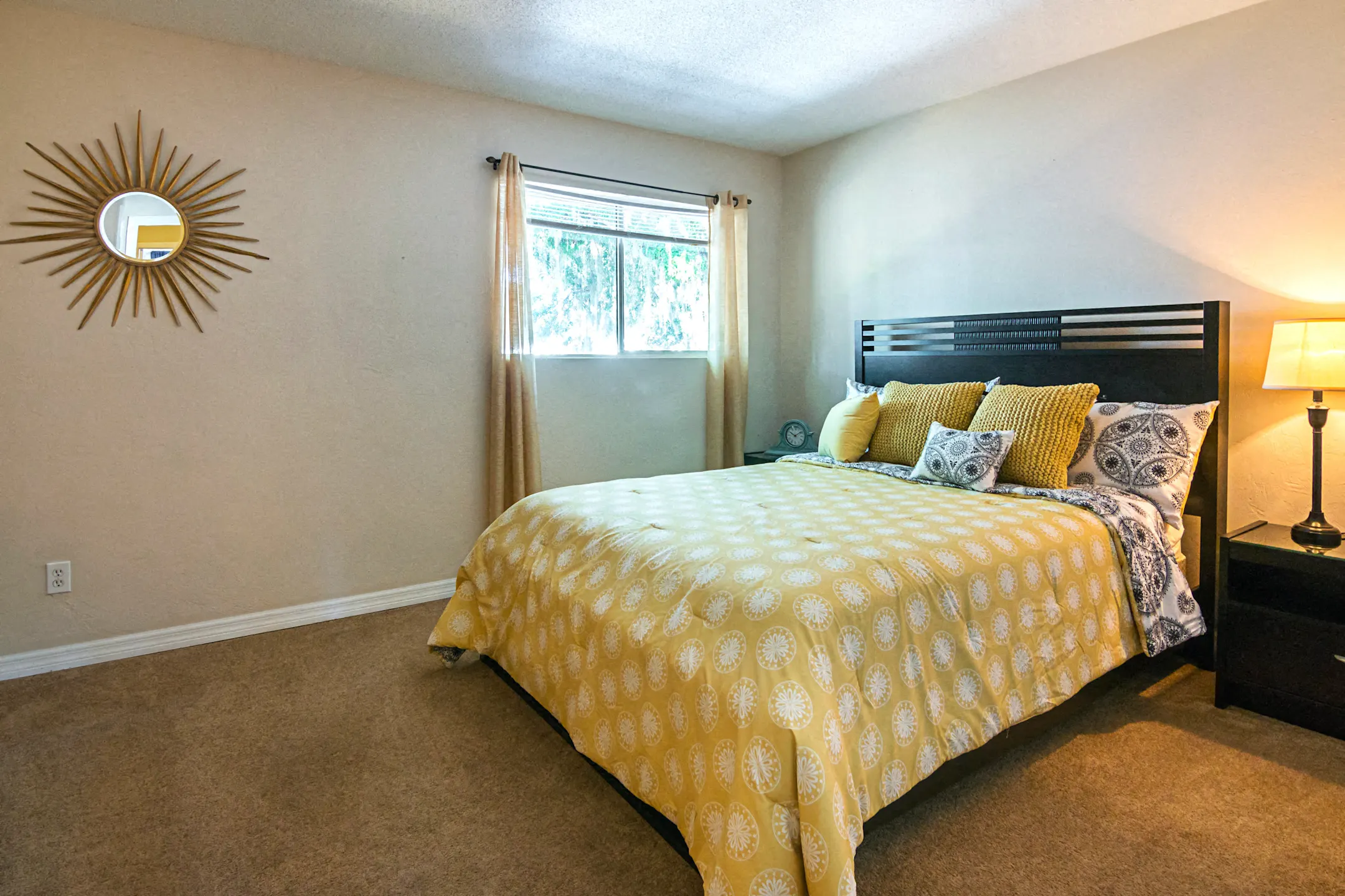 Creek Club Apartments 1147 W Grand River Ave Williamston, MI