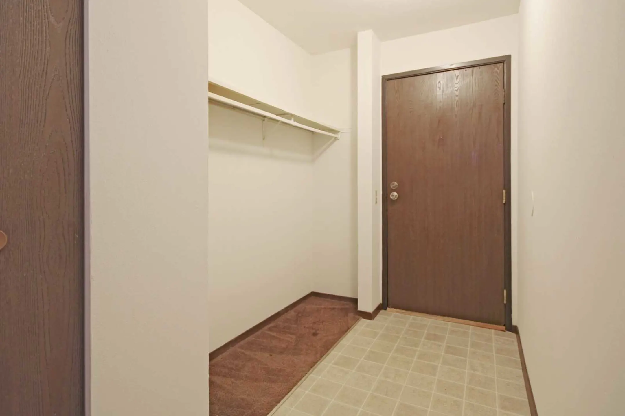 Foyer, Entryway - Riverwood Court Apartments - Milwaukee, WI