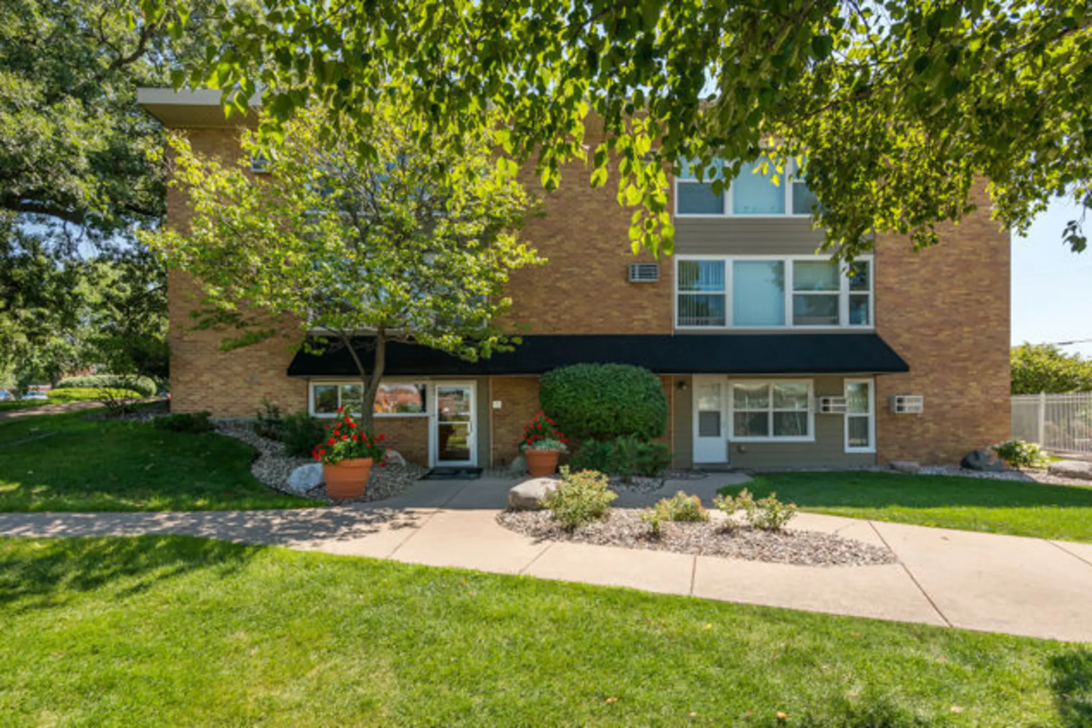 Valley Village Apartments 600 Lilac Dr N Golden Valley, MN