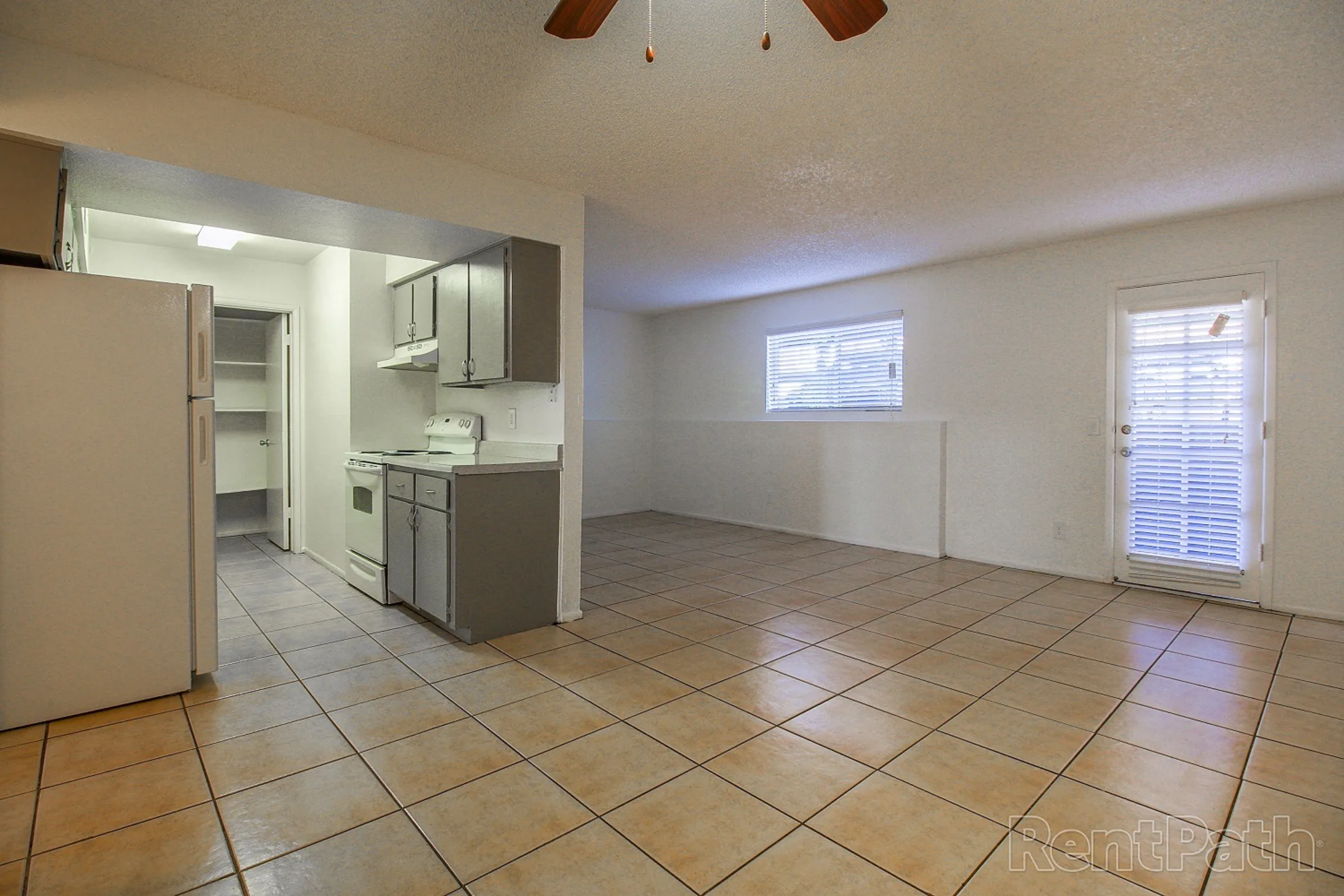 Kitchen - New Horizons Apartments - Phoenix, AZ