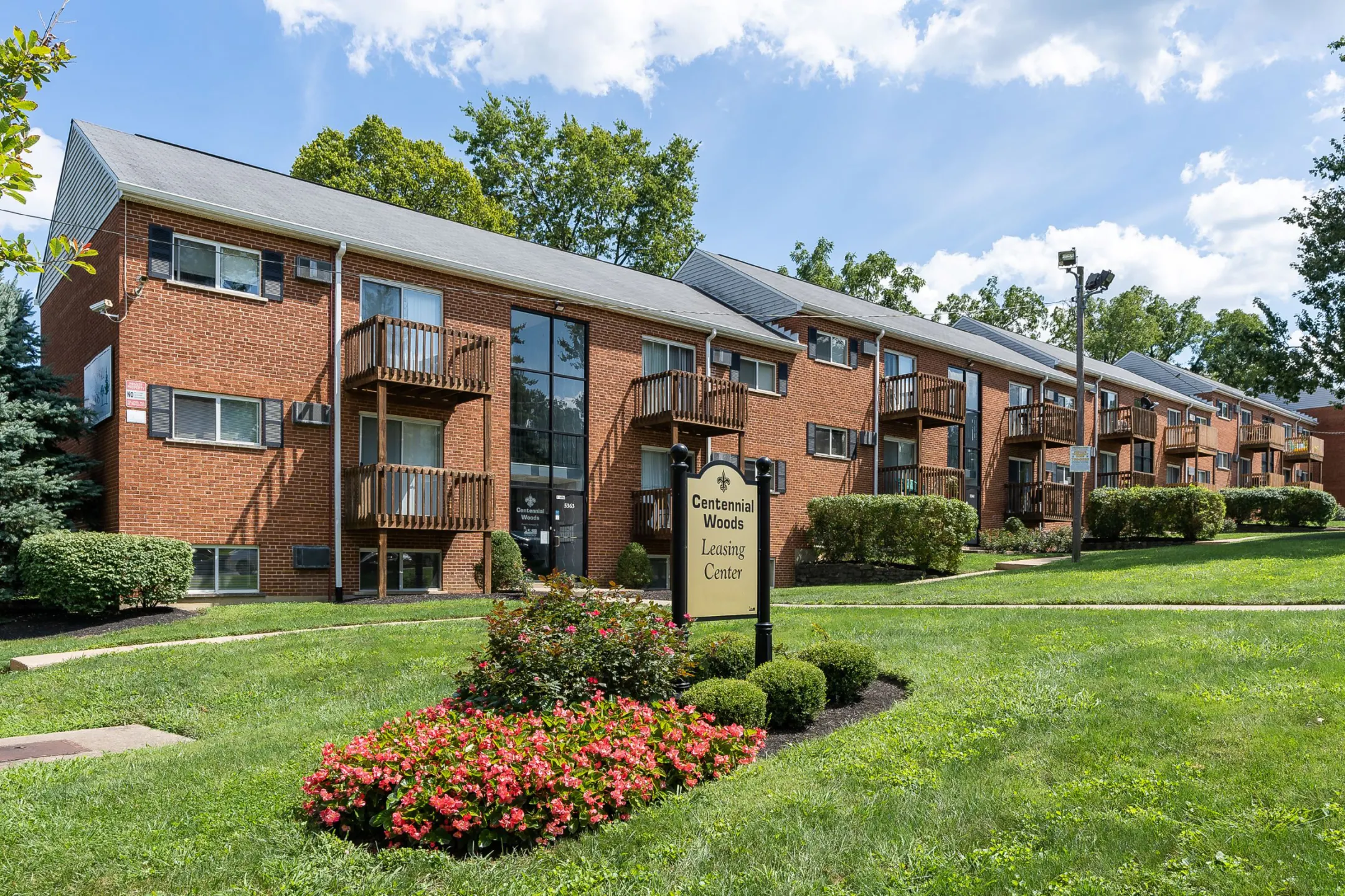 Centennial Woods Apartments - Cincinnati, OH 45227