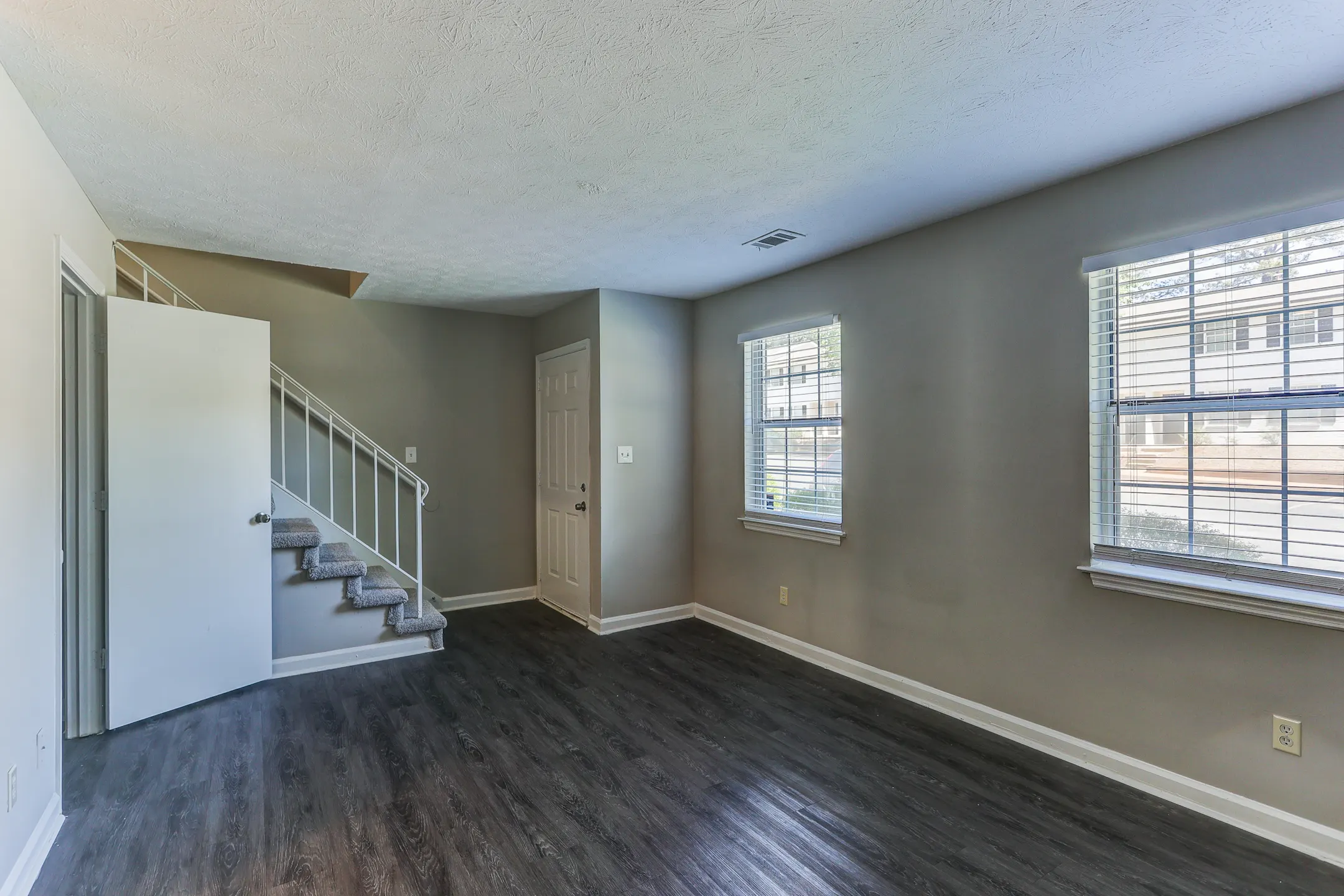 Creekview Townhomes 437 Creekview Ct Scottdale, GA Apartments for