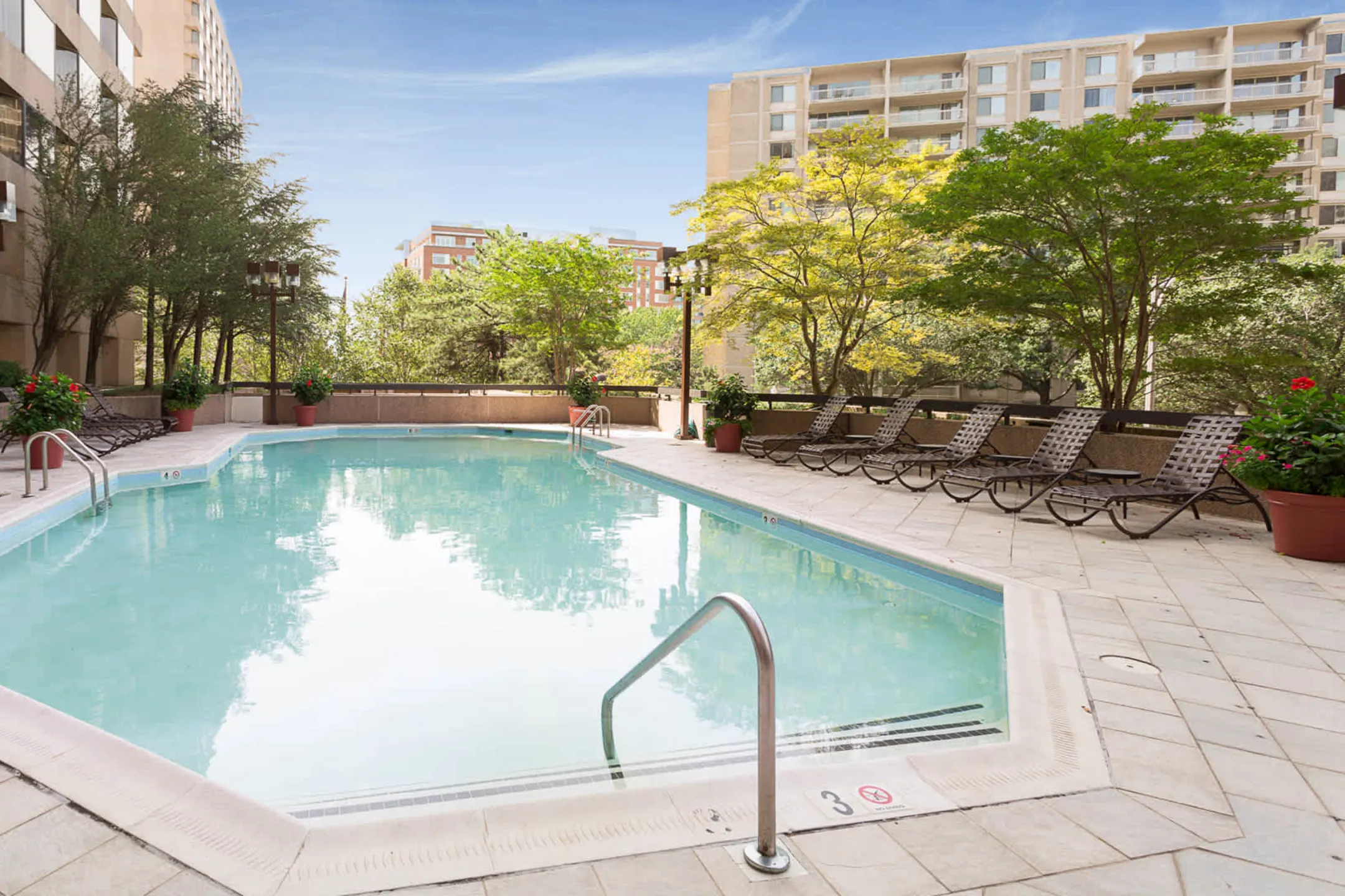 Pool - Marlowe Apartments - Arlington, VA
