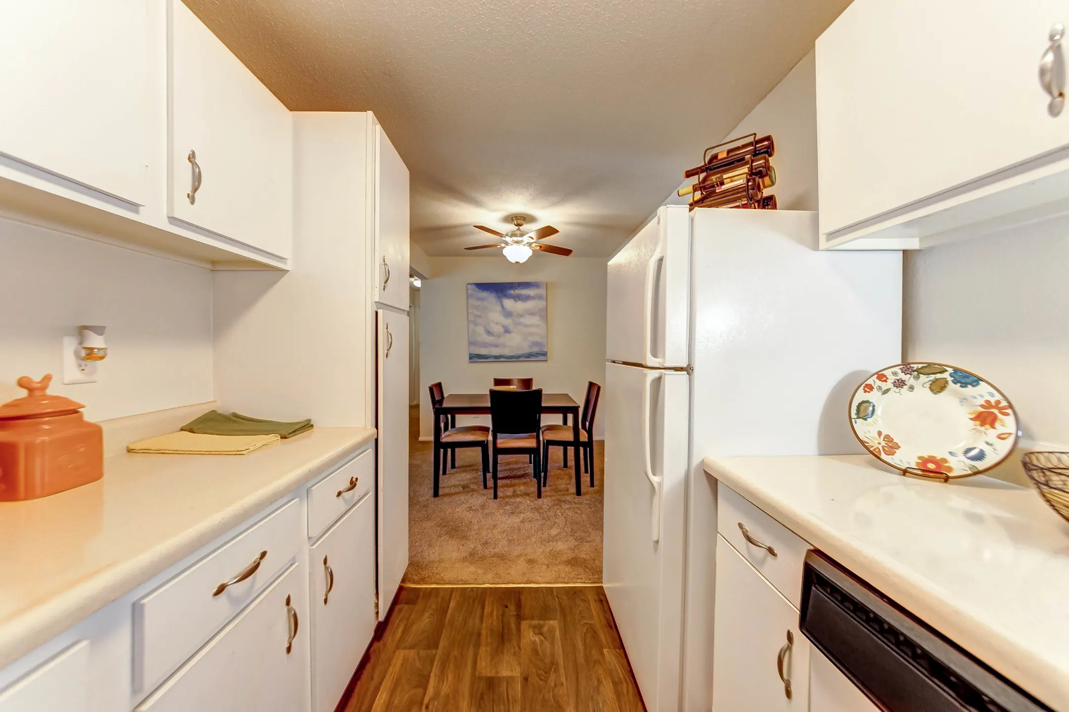 Dining Room - Whispering Lake - Florissant, MO