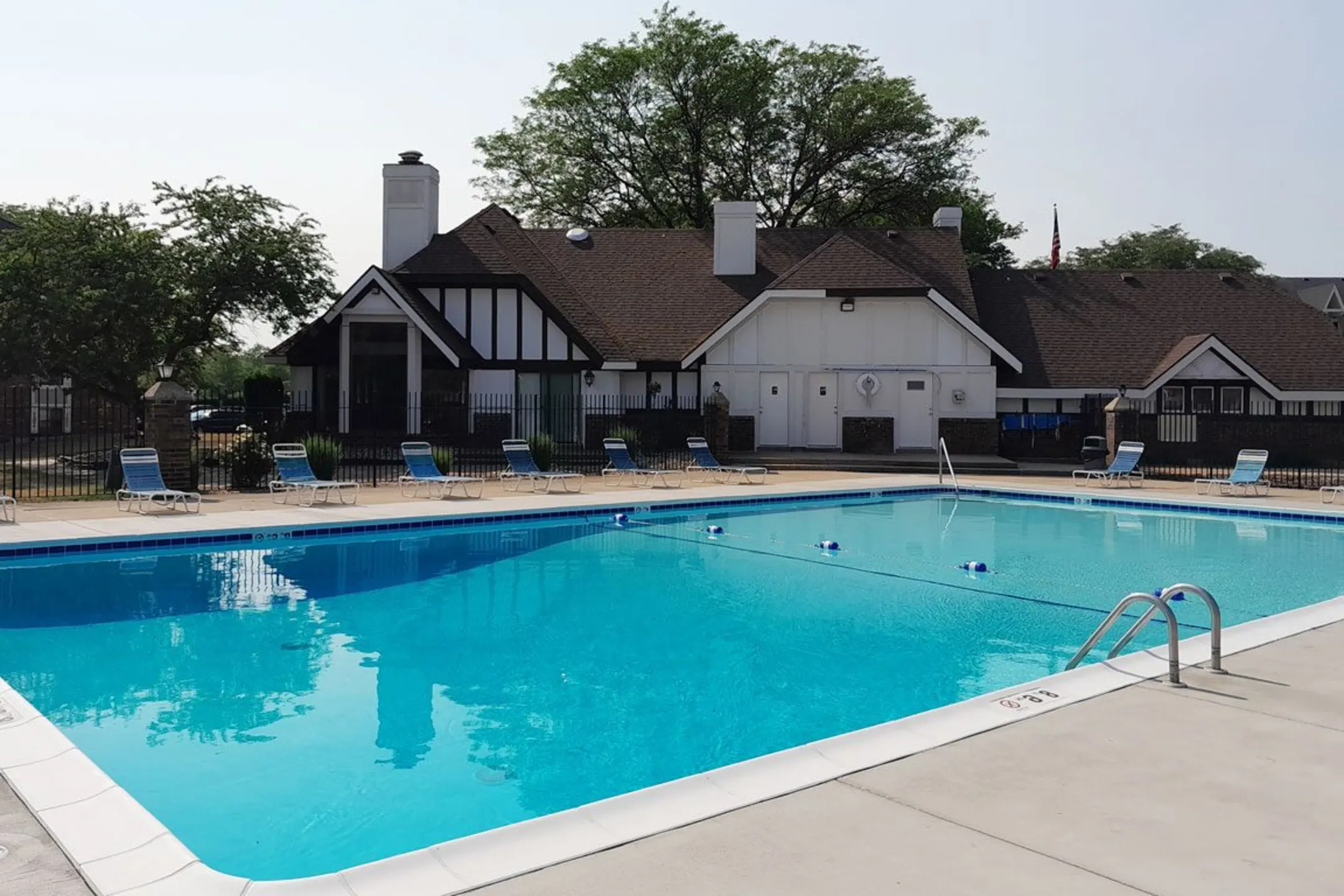 Pool - Brookside Apartments - Springfield, MI