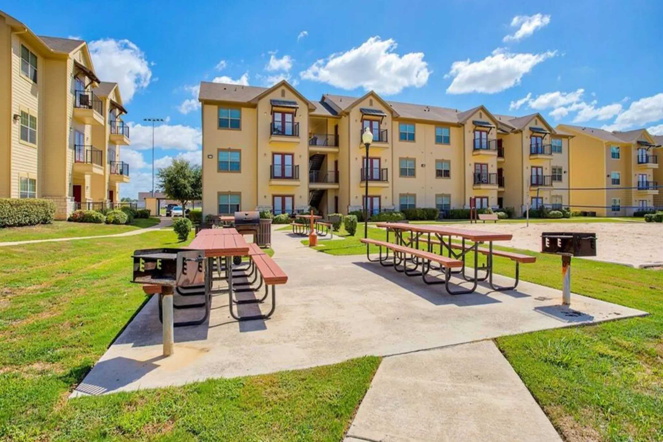 Oak Hollow - 1439 Barnes Dr | Seguin, TX Apartments for Rent | Rent.