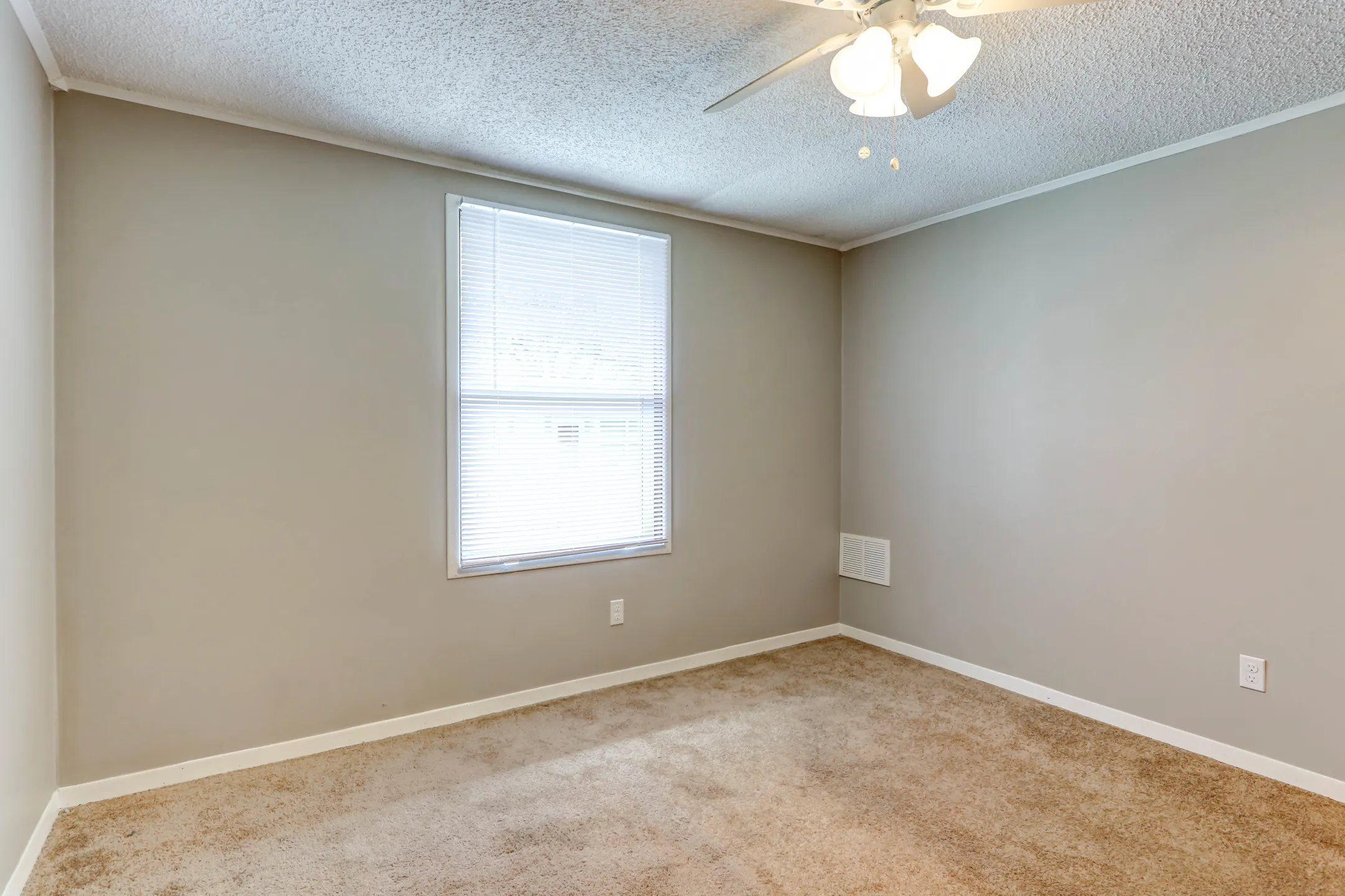 Bedroom - Carriage Hill Apartments - Medina, OH