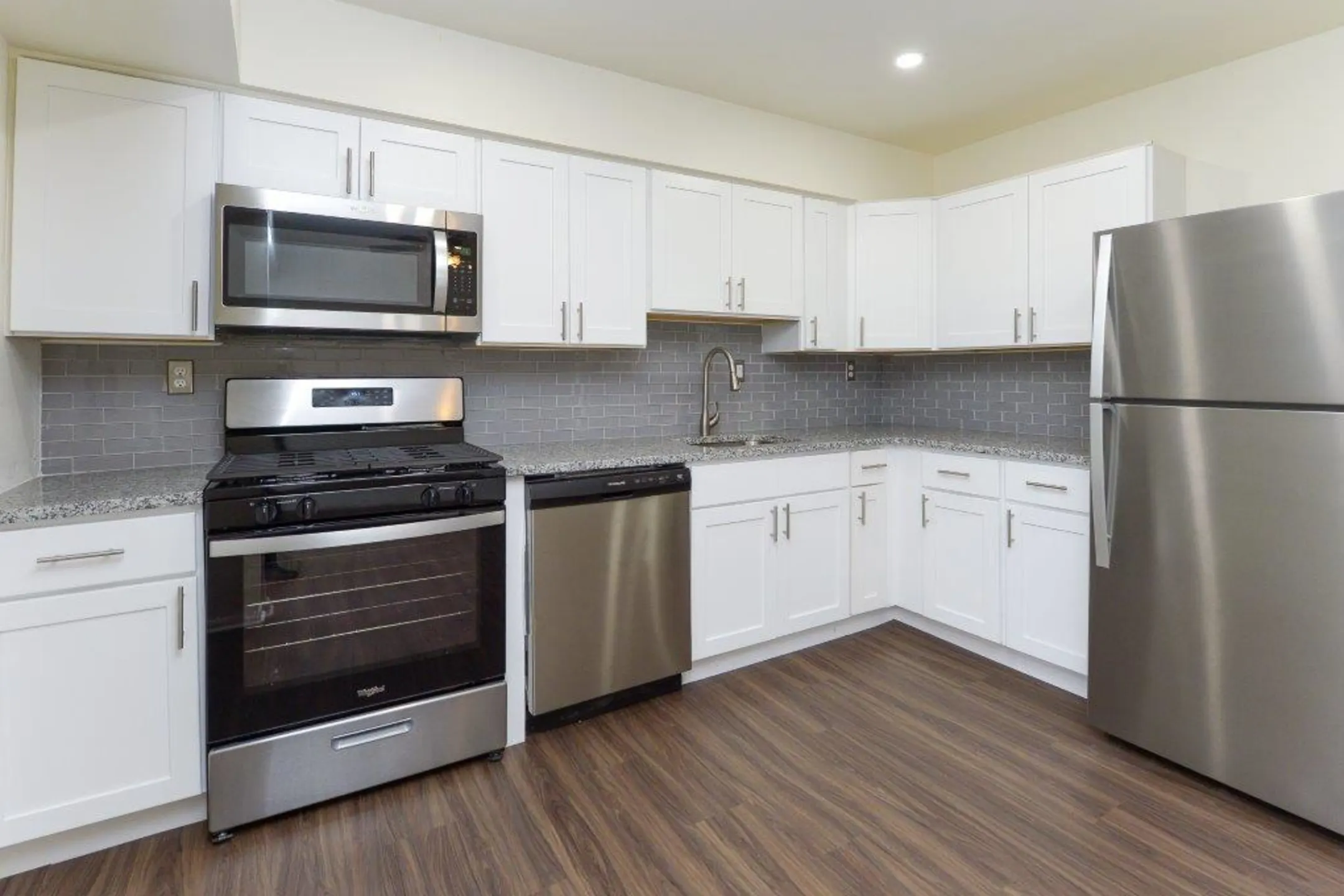 Kitchen - Brookside Manor Apartments & Townhomes - Lansdale, PA