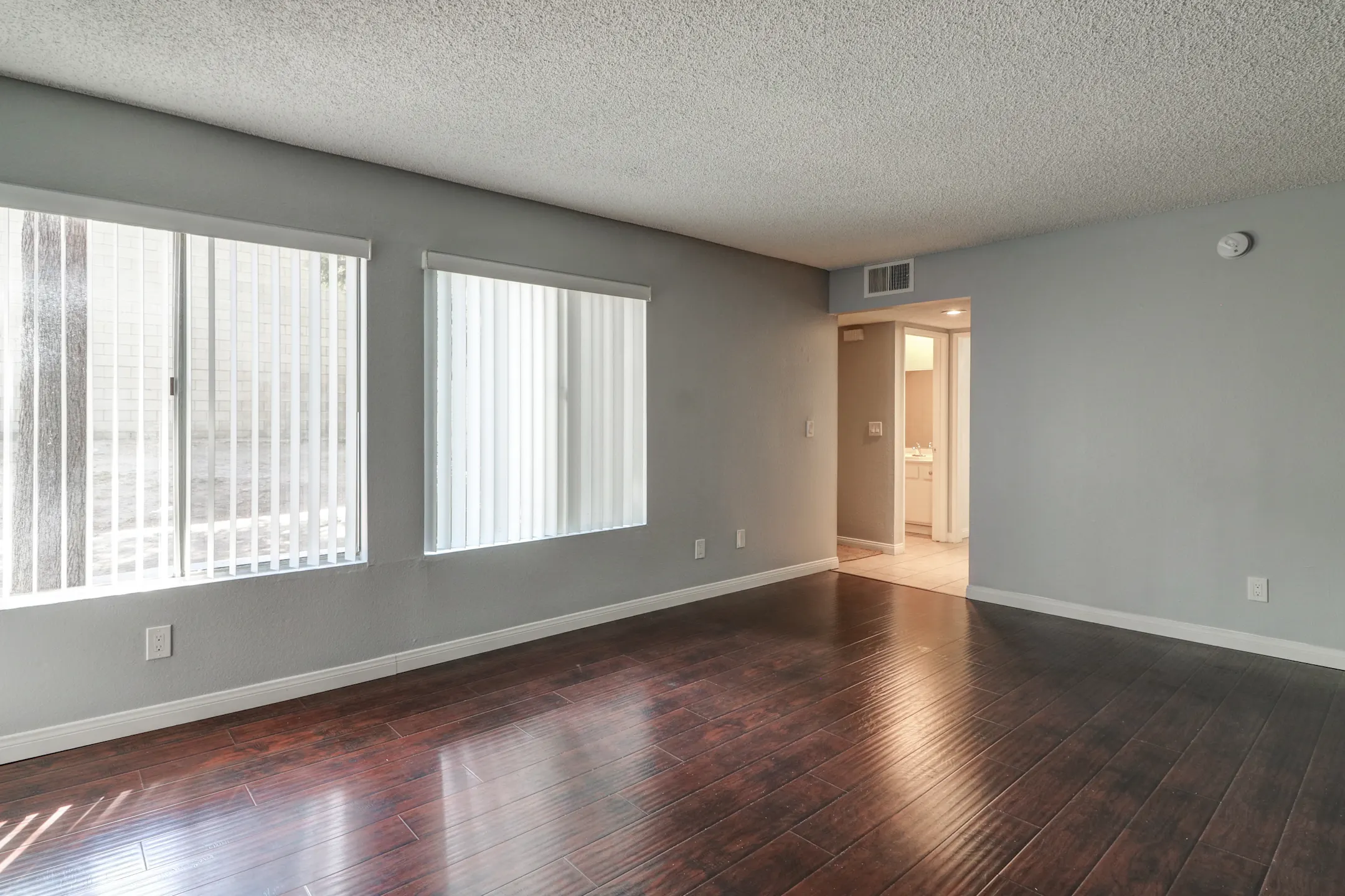 Stillmore 19400 Stillmore St Canyon Country, CA Apartments for Rent