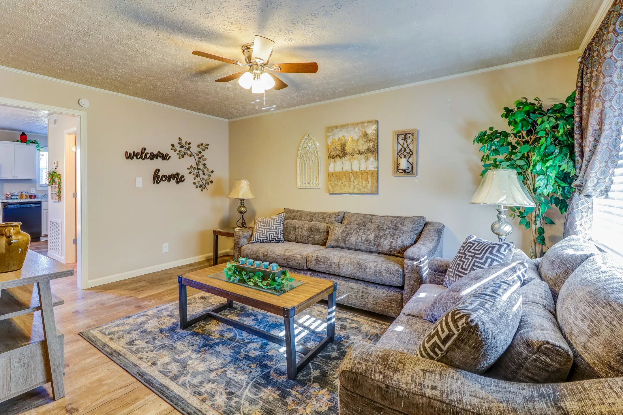 Living Room - Aspen Meadow Apartments - Hopkinsville, KY