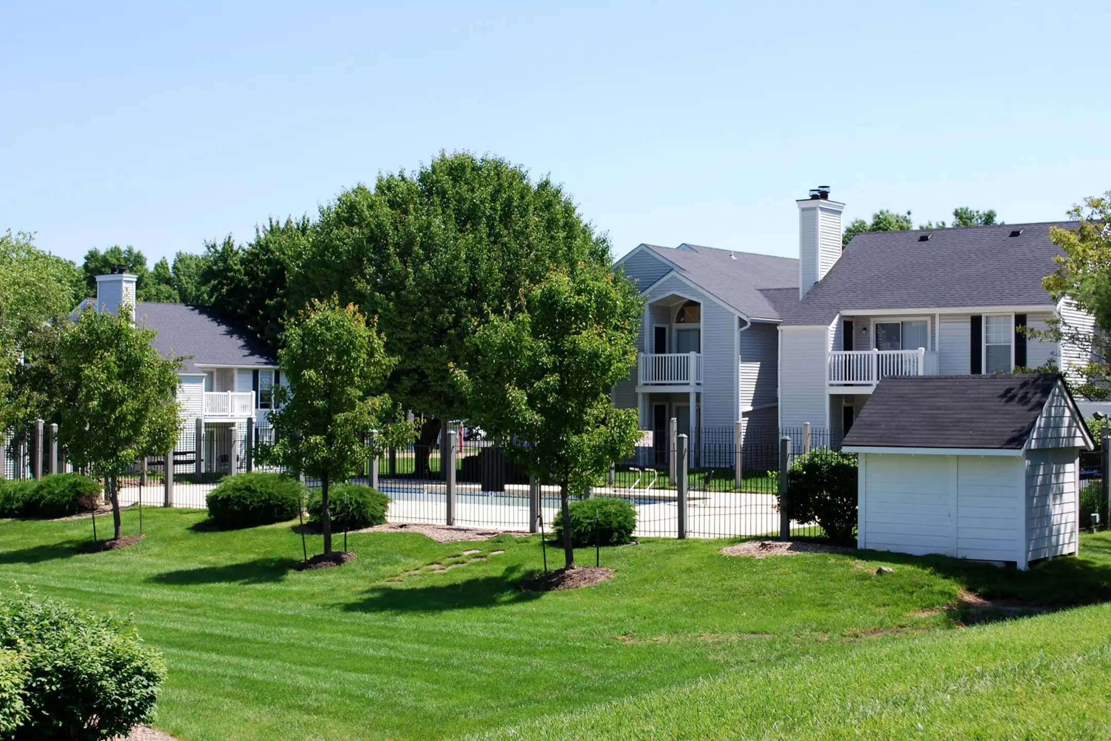 Pinehurst Apartments Kansas City, MO 64118