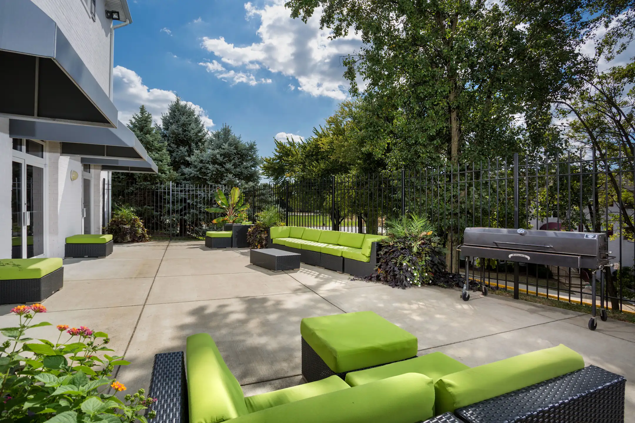 Courtyard - The Ivy Club - Hyattsville, MD