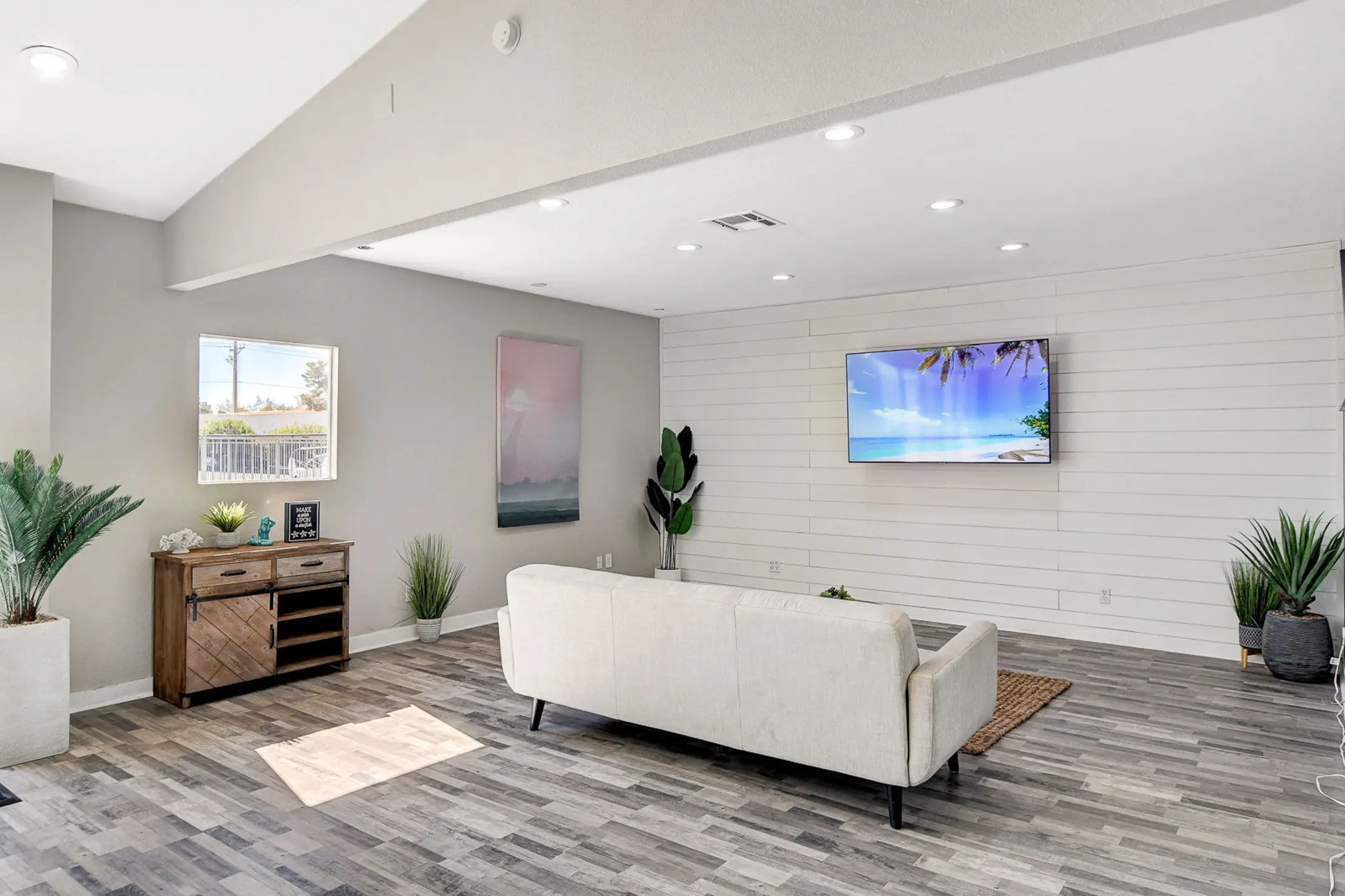 Living Room - Tides on Charleston - Las Vegas, NV
