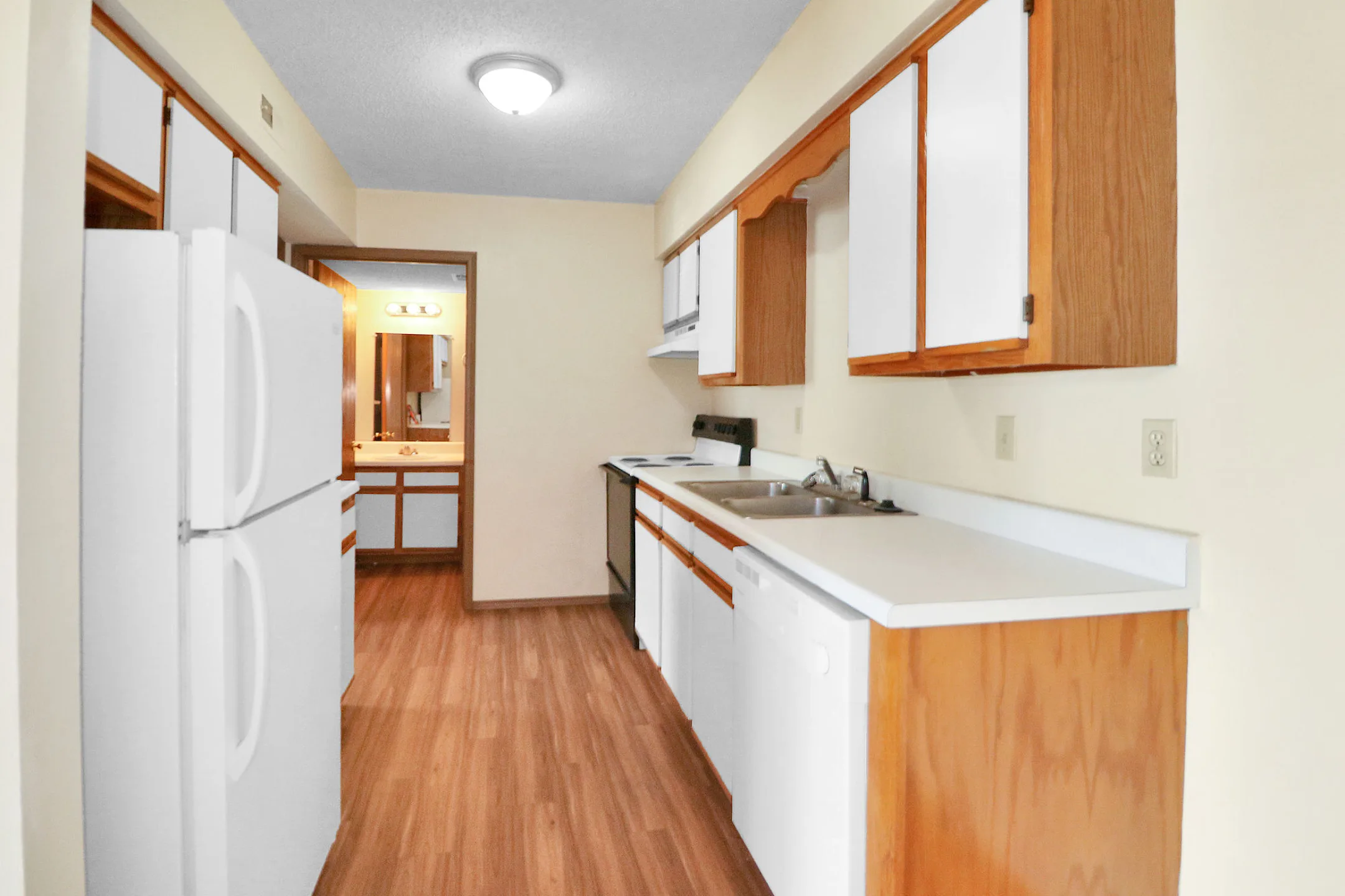 Kitchen - Park Place Apartments - Springfield, MO