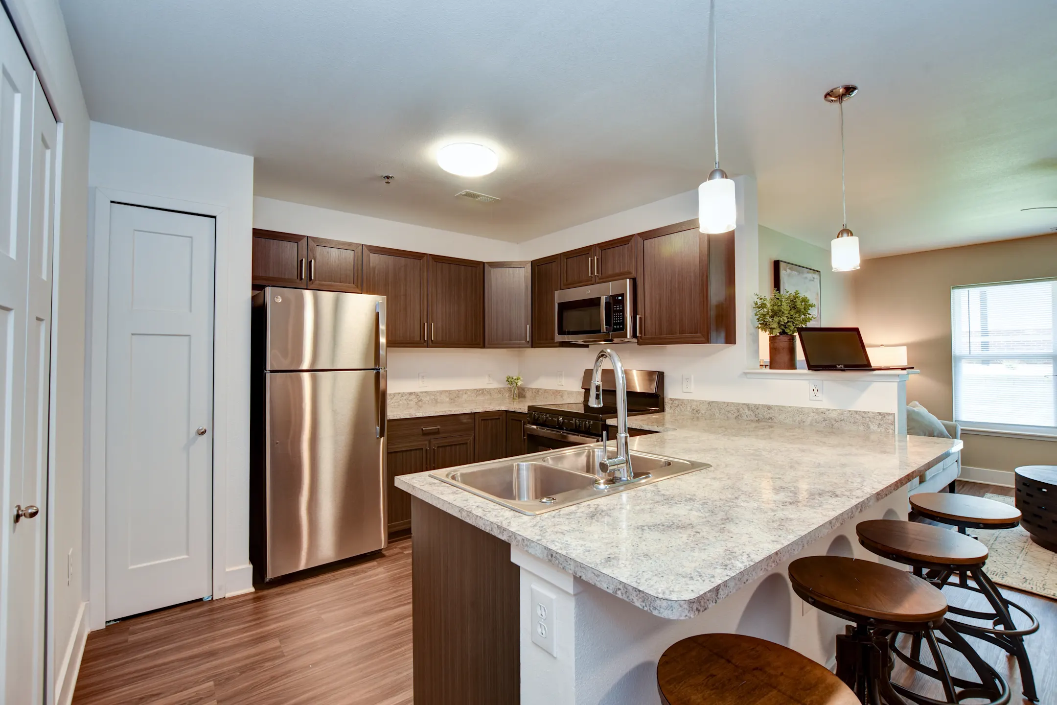 Kitchen - Chase Creek Apartment Homes - Huntsville, AL