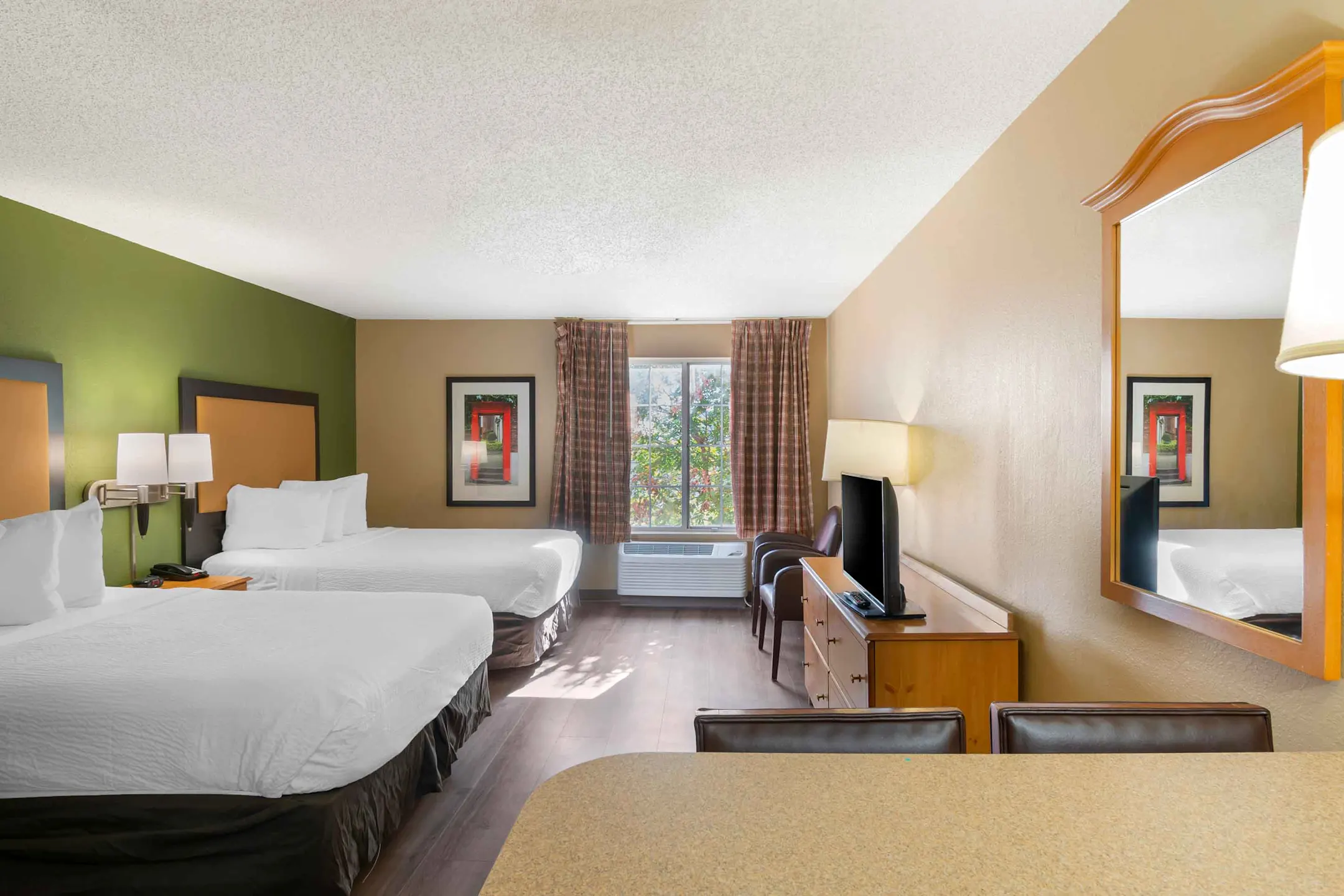 Living Room - Furnished Studio - Kansas City - Country Club Plaza - Kansas City, MO