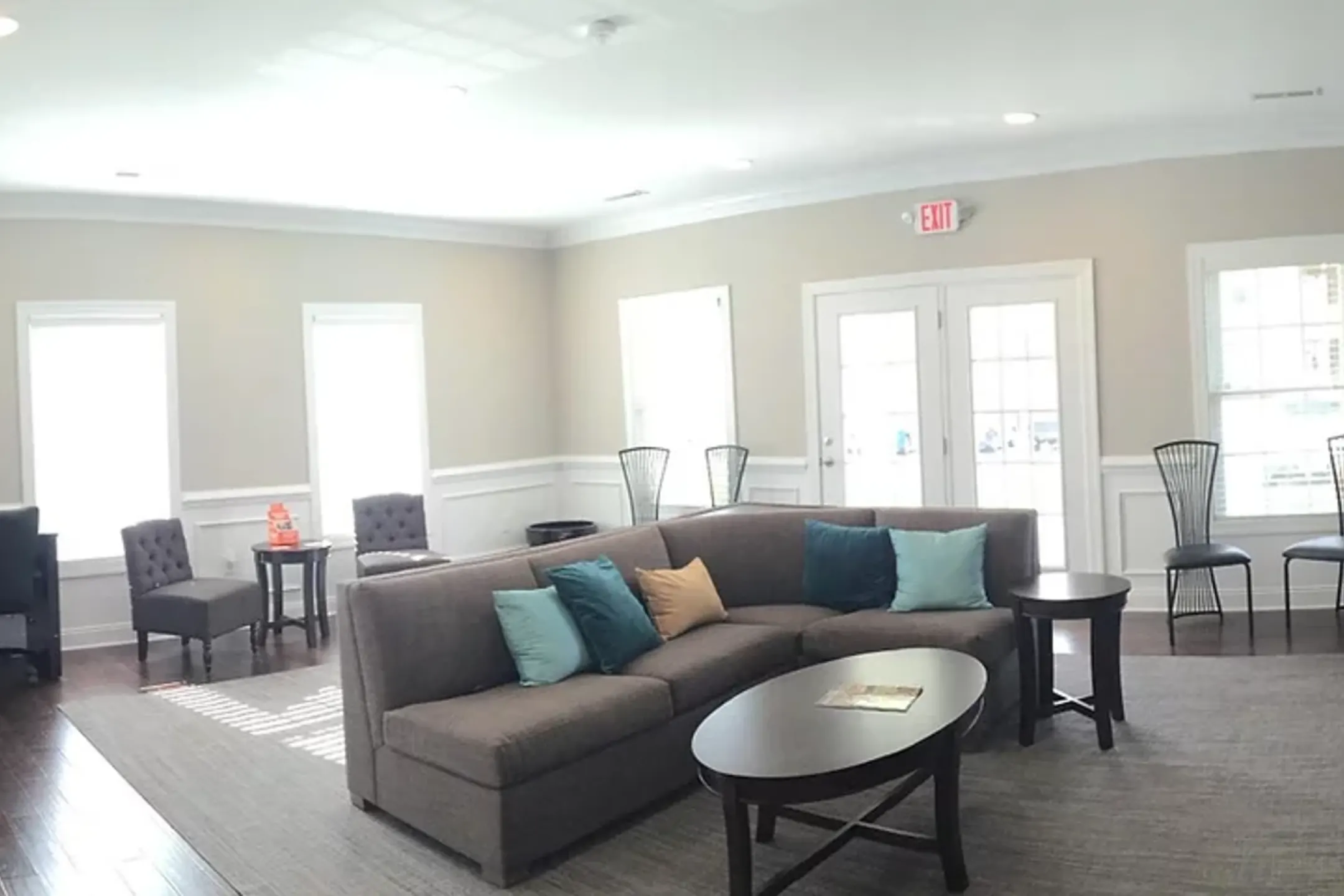 Living Room - The Aspen Apartments - Roanoke, VA