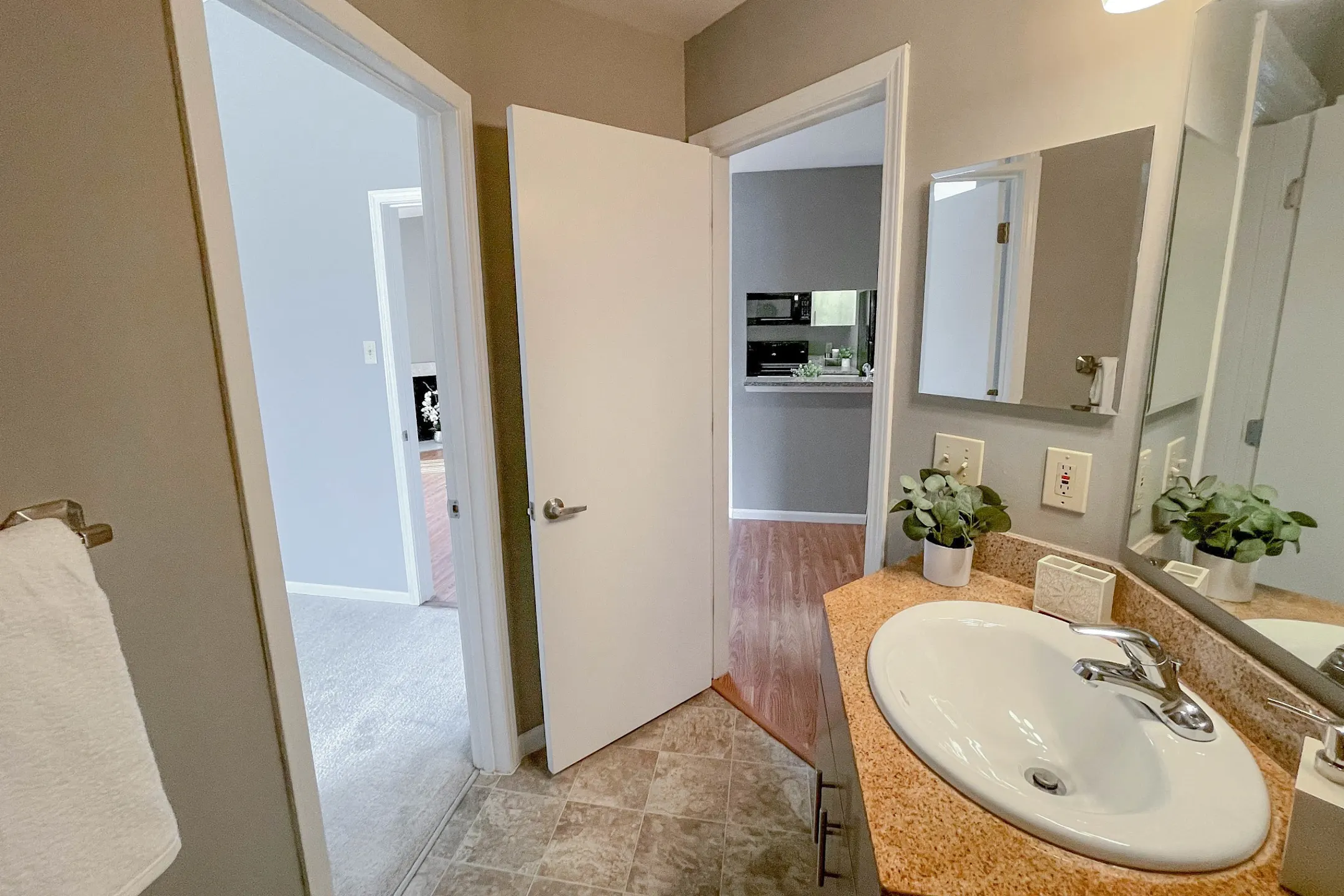 Bathroom - South Summit Apartments - Saint Louis, MO