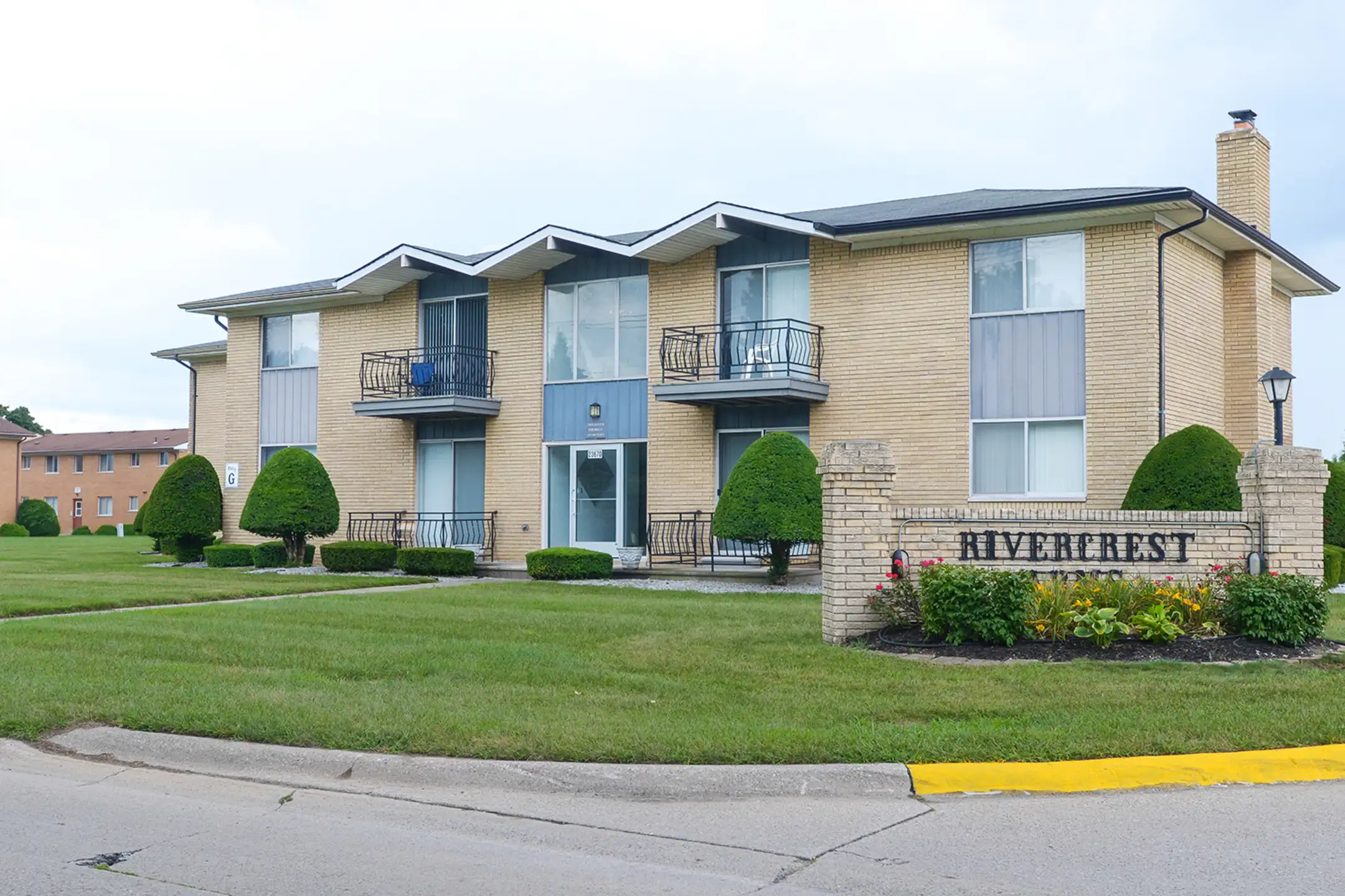 Rivercrest Arms Apartments Apartments Clinton Township, MI 48036