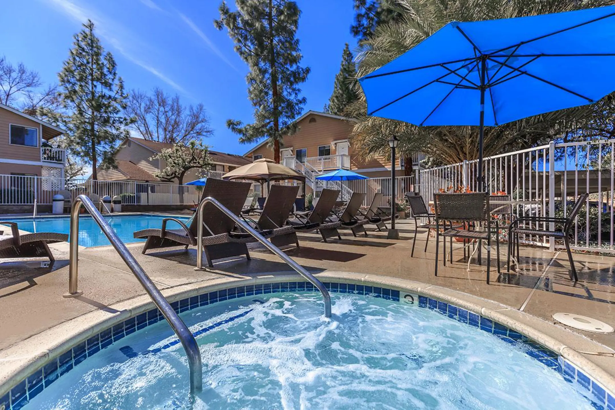Pool - Creekside Meadows Apartments - Alpine, CA