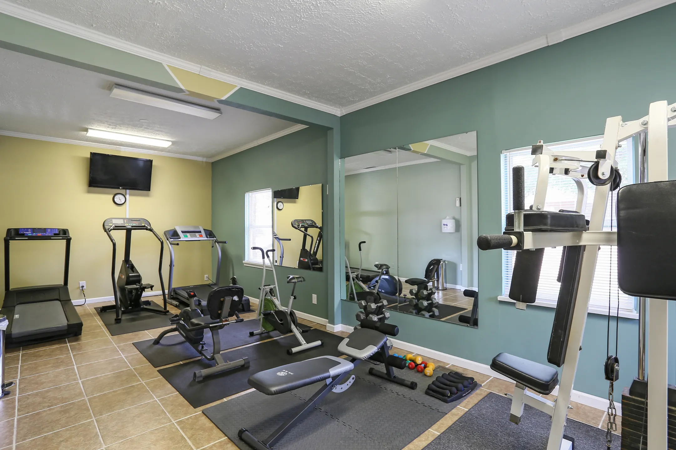 Fitness Weight Room - Seven Oaks Apartments - Henderson, KY
