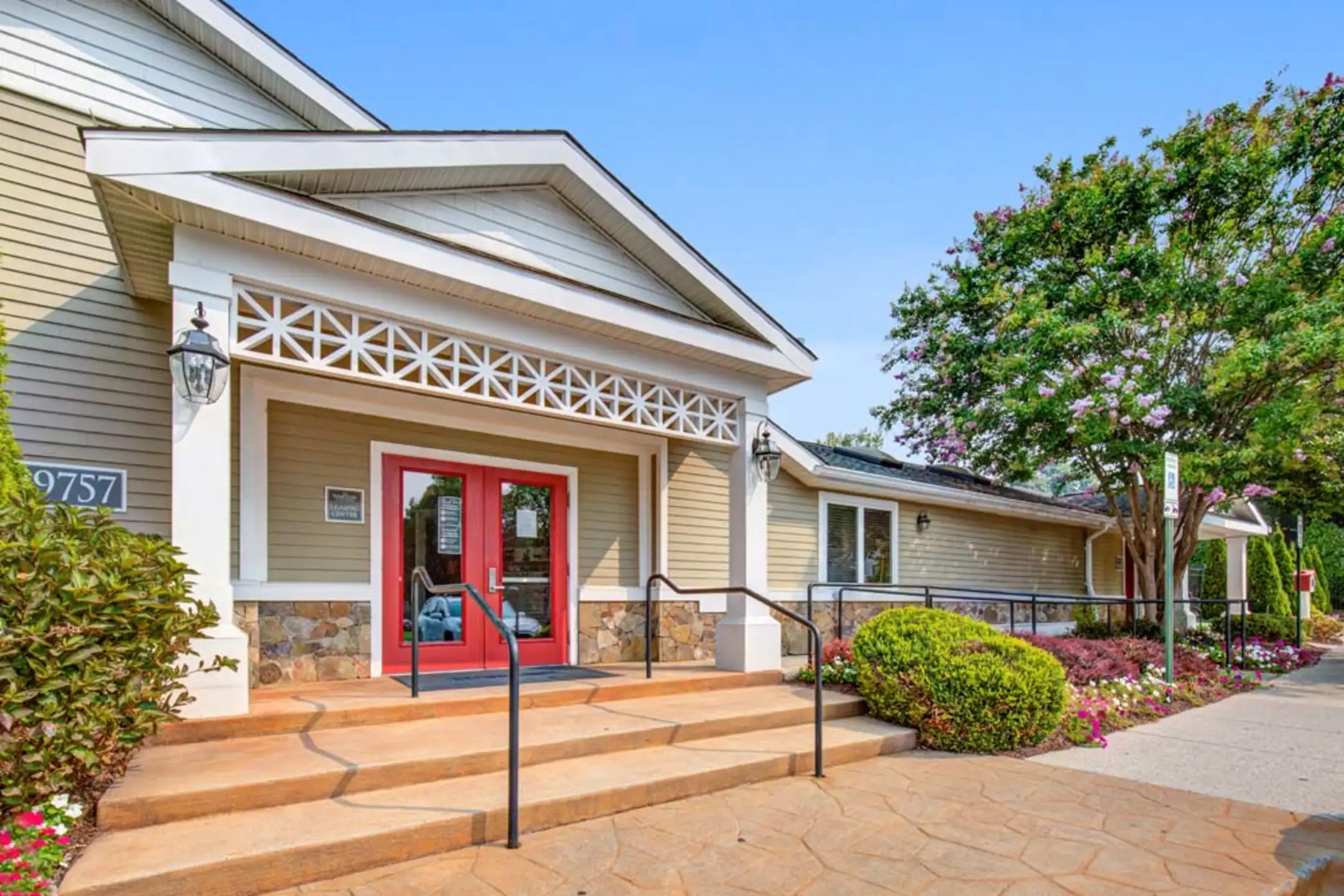 Building - The Hamptons at Town Center - Germantown, MD