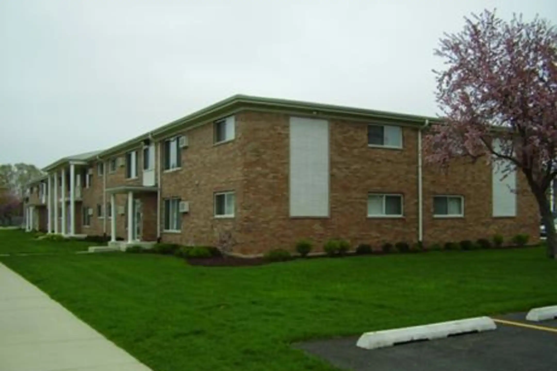 Williamsburg Square Apartments 3611 167th St Hammond, IN Apartments