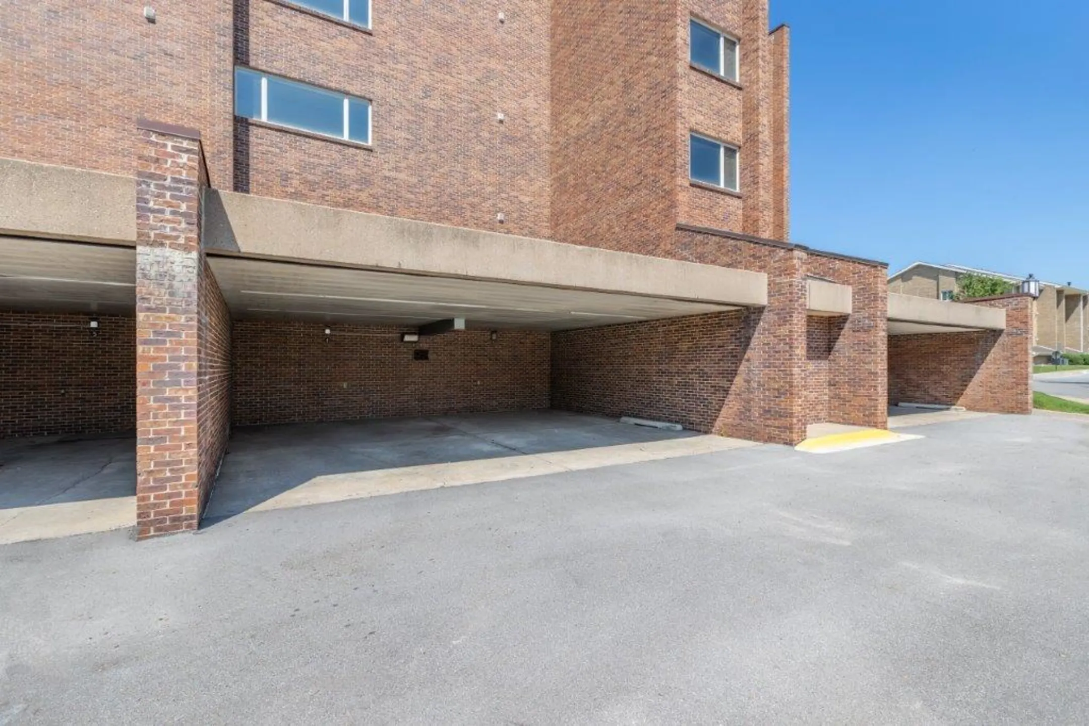 Regency Lakeside Apartment Homes Apartments Omaha, NE 68114