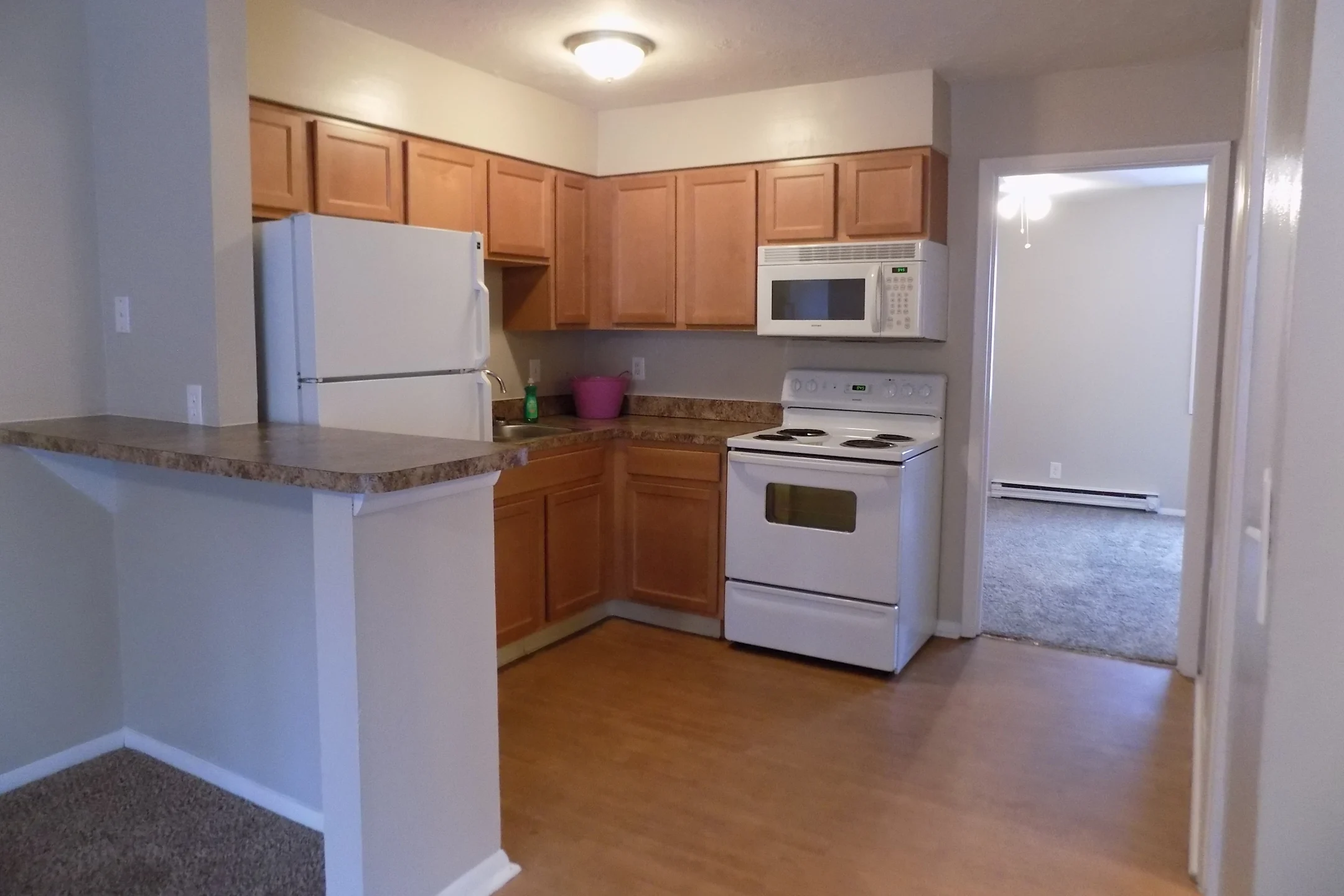 Kitchen - Shady Tree Apartments - Evansville, IN