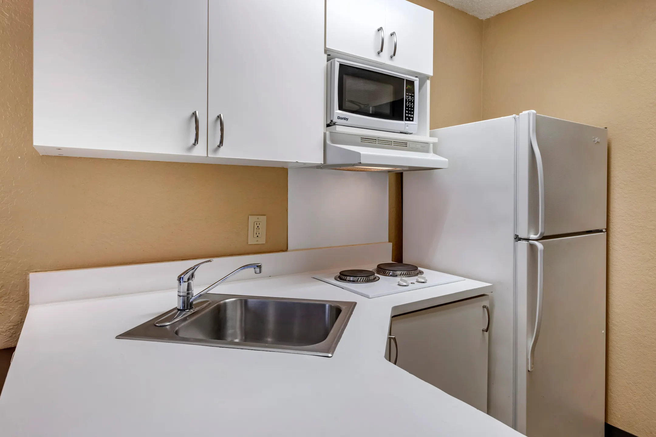 Kitchen - Furnished Studio - Orlando - Orlando Theme Parks - Major Blvd. - Orlando, FL