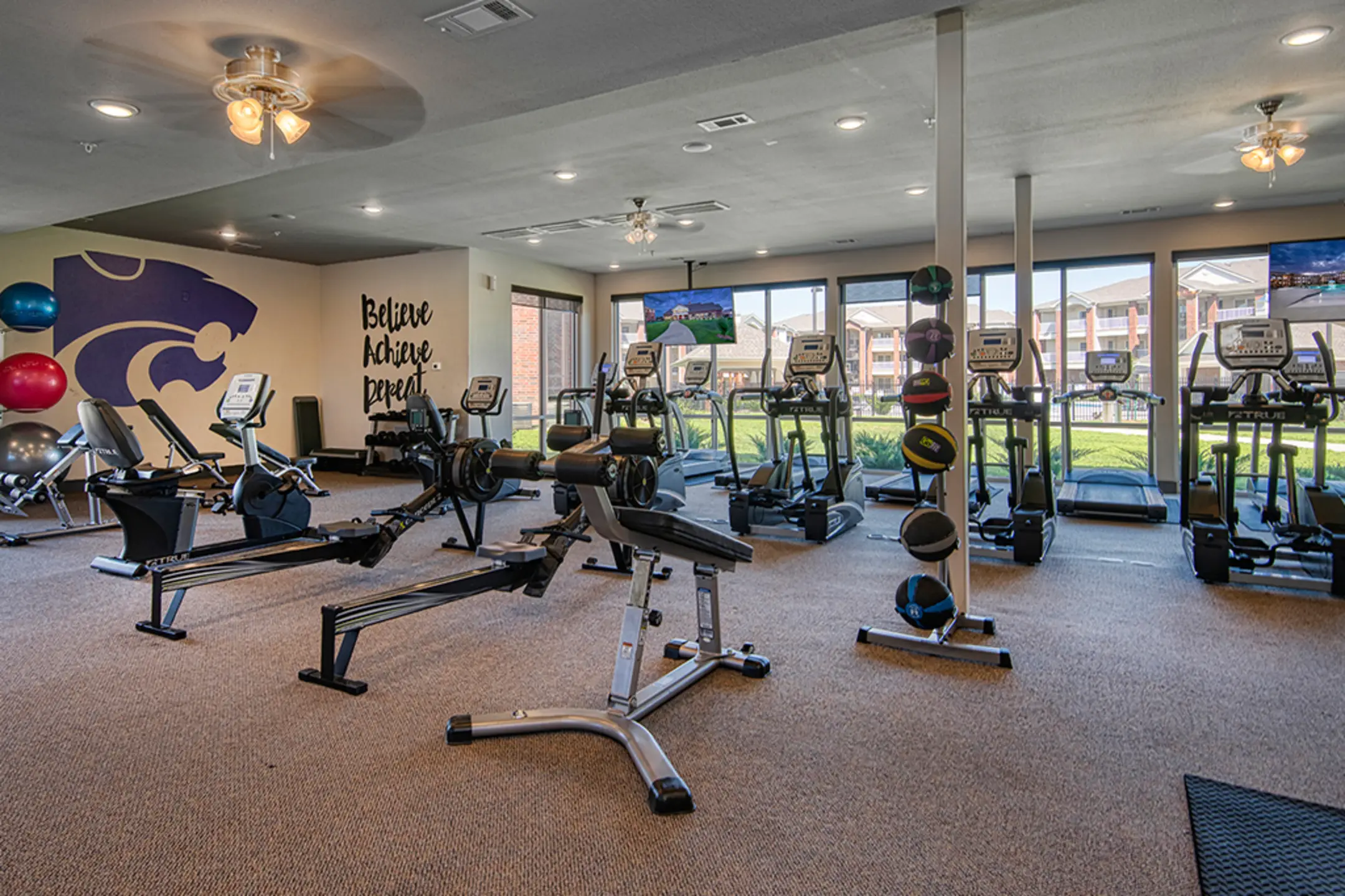 Links at Manhattan 500 Admiral Way Manhattan, KS Apartments for