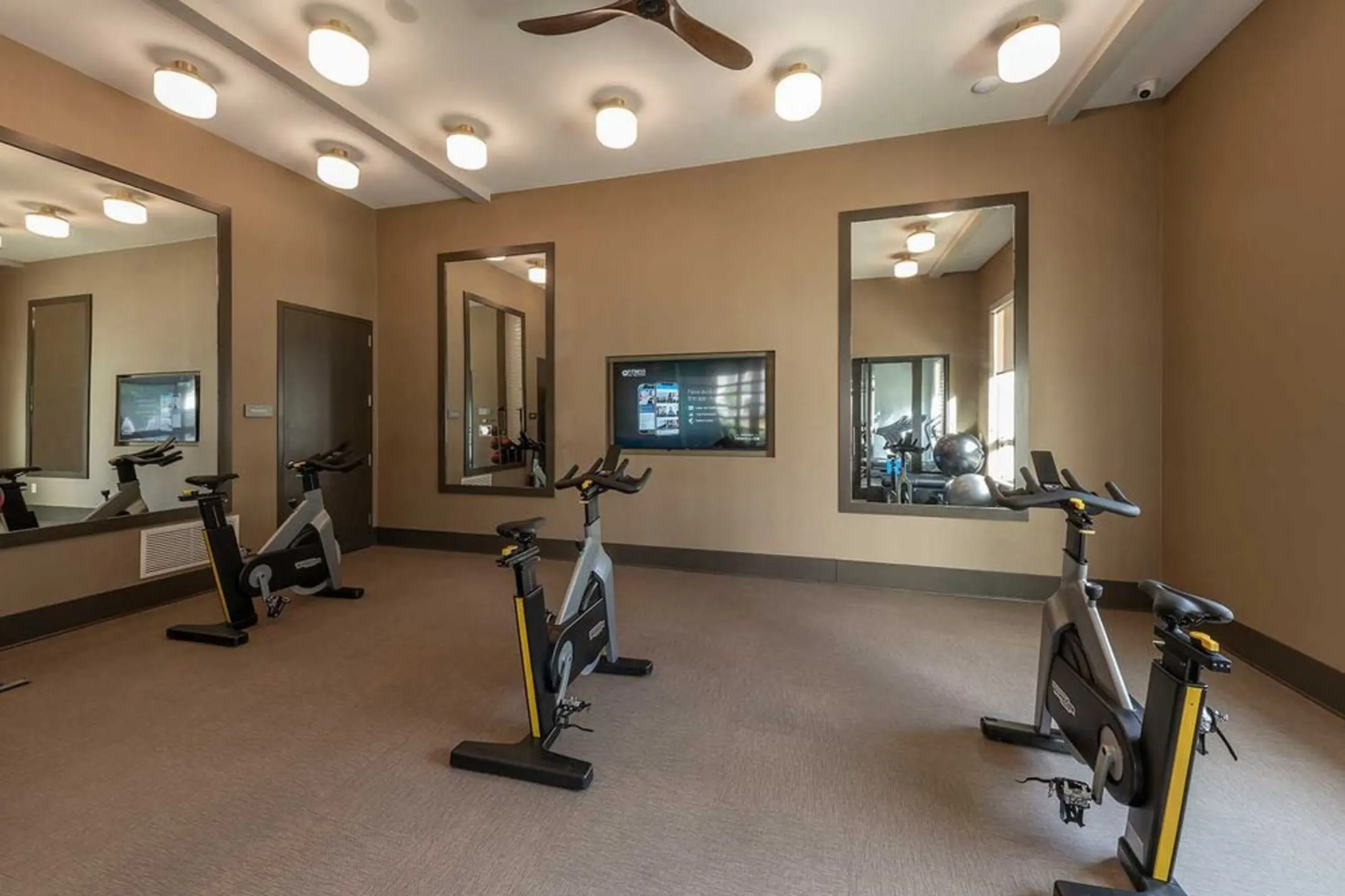 Avalon Arundel Crossing 820 Concorde Circle Linthicum Heights, MD