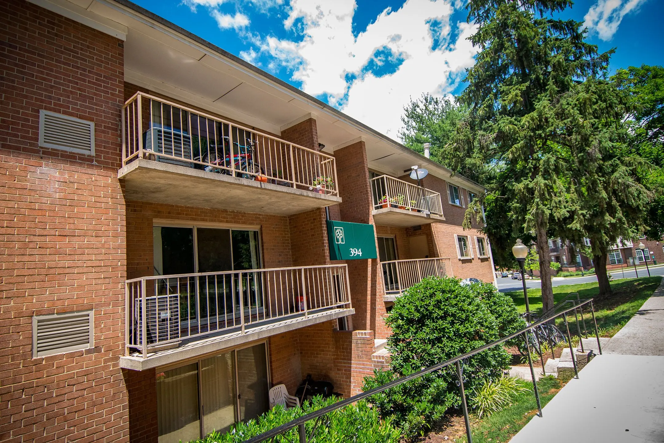 Spring Ridge Apartments 374 N. Summit Avenue Gaithersburg, MD