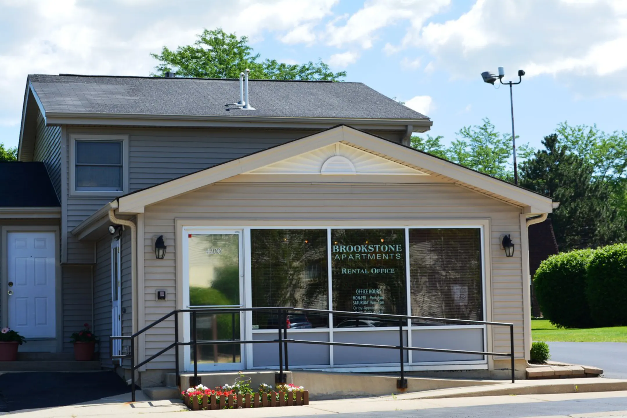 Brookstone Apartments 4200 Hickory Hills Dr Waukegan, IL Apartments