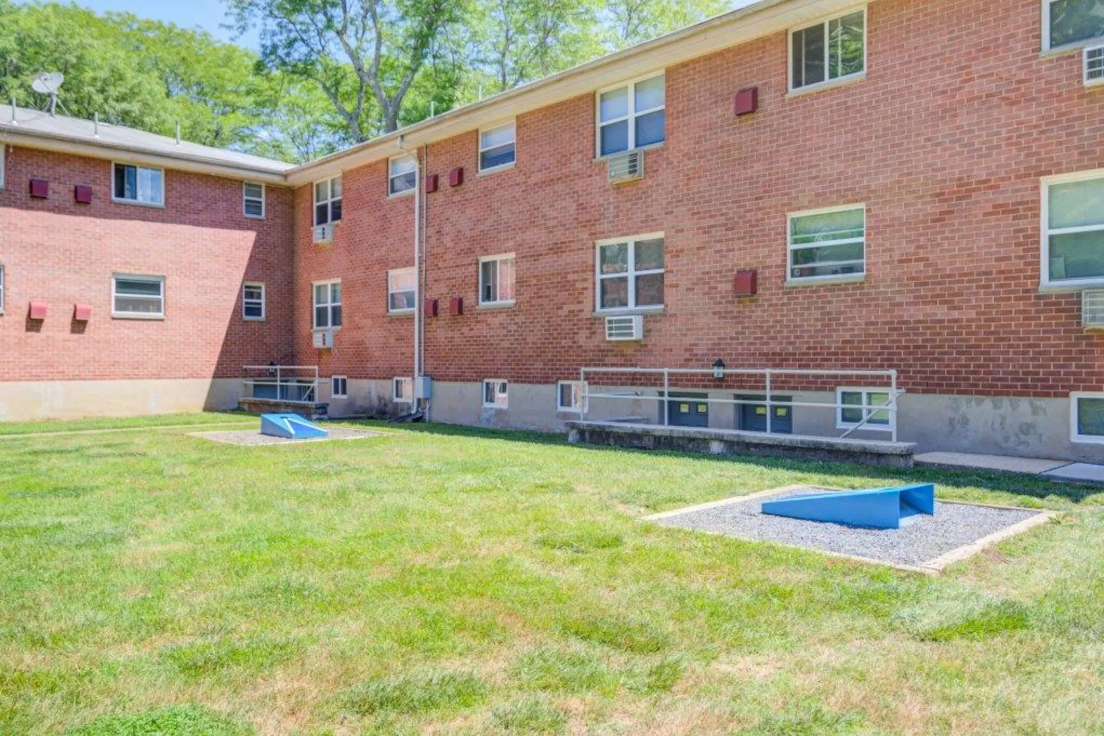 Lakeview Terrace 29 Lakeview Terrace Eatontown, NJ Apartments for