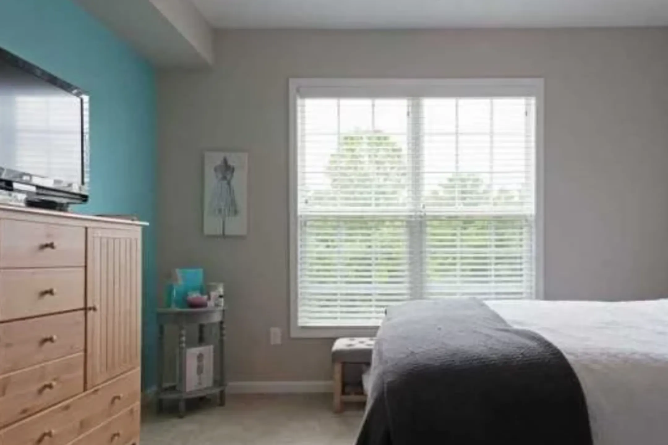 Bedroom - The Aspen Apartments - Roanoke, VA