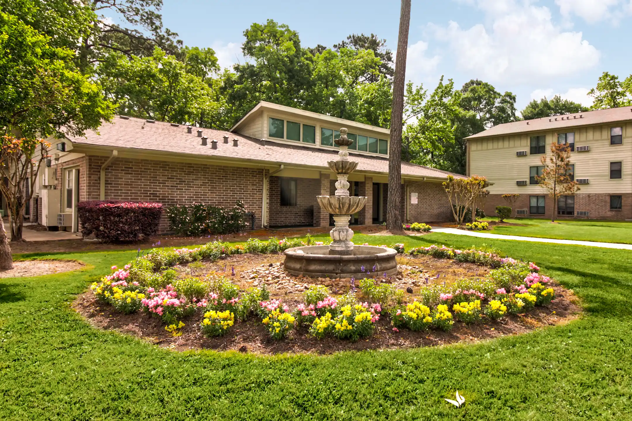 Building - Pineview at Grogansmill - Spring, TX