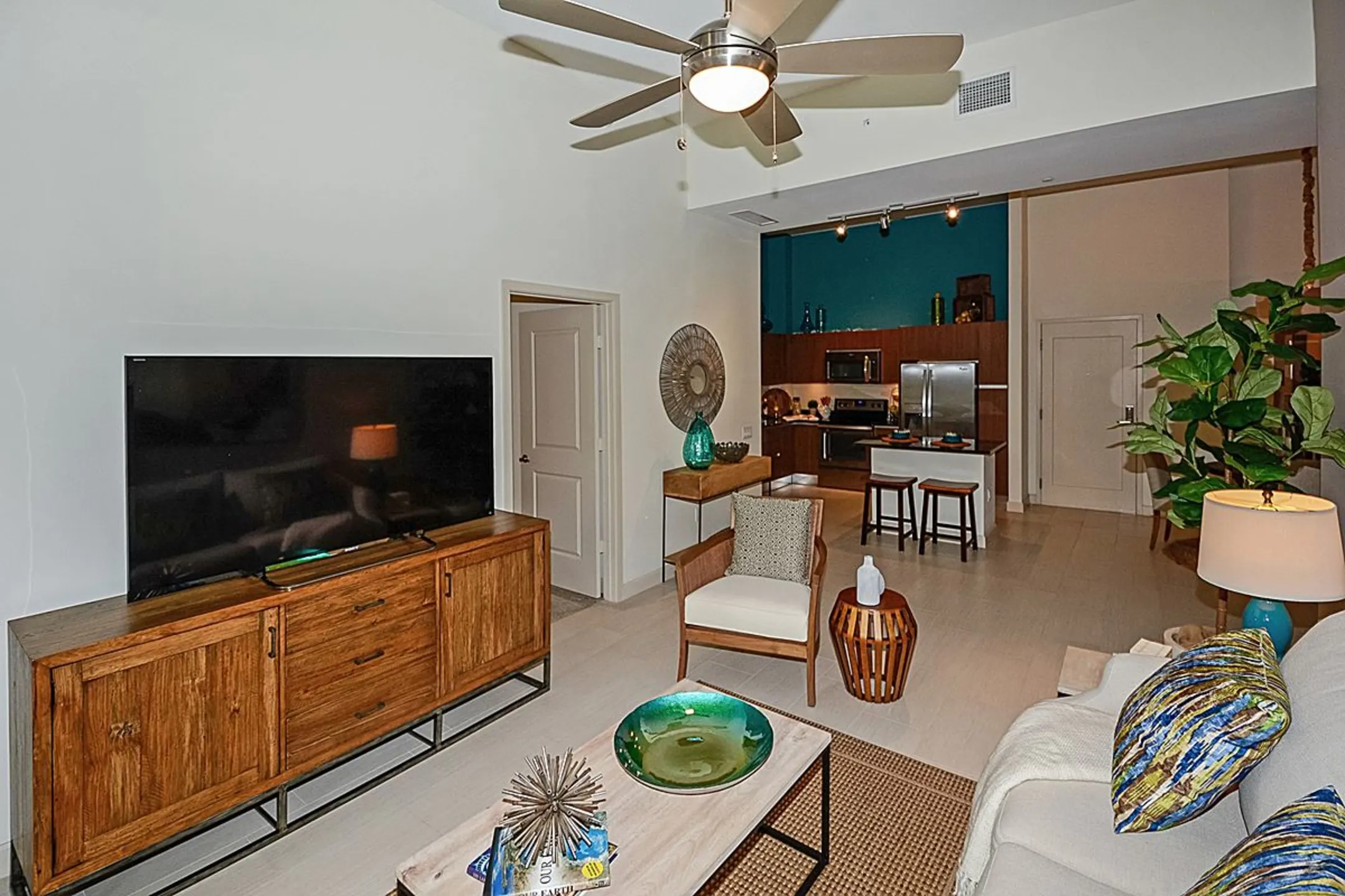 Living Room - The Manor At Flagler Village - Fort Lauderdale, FL