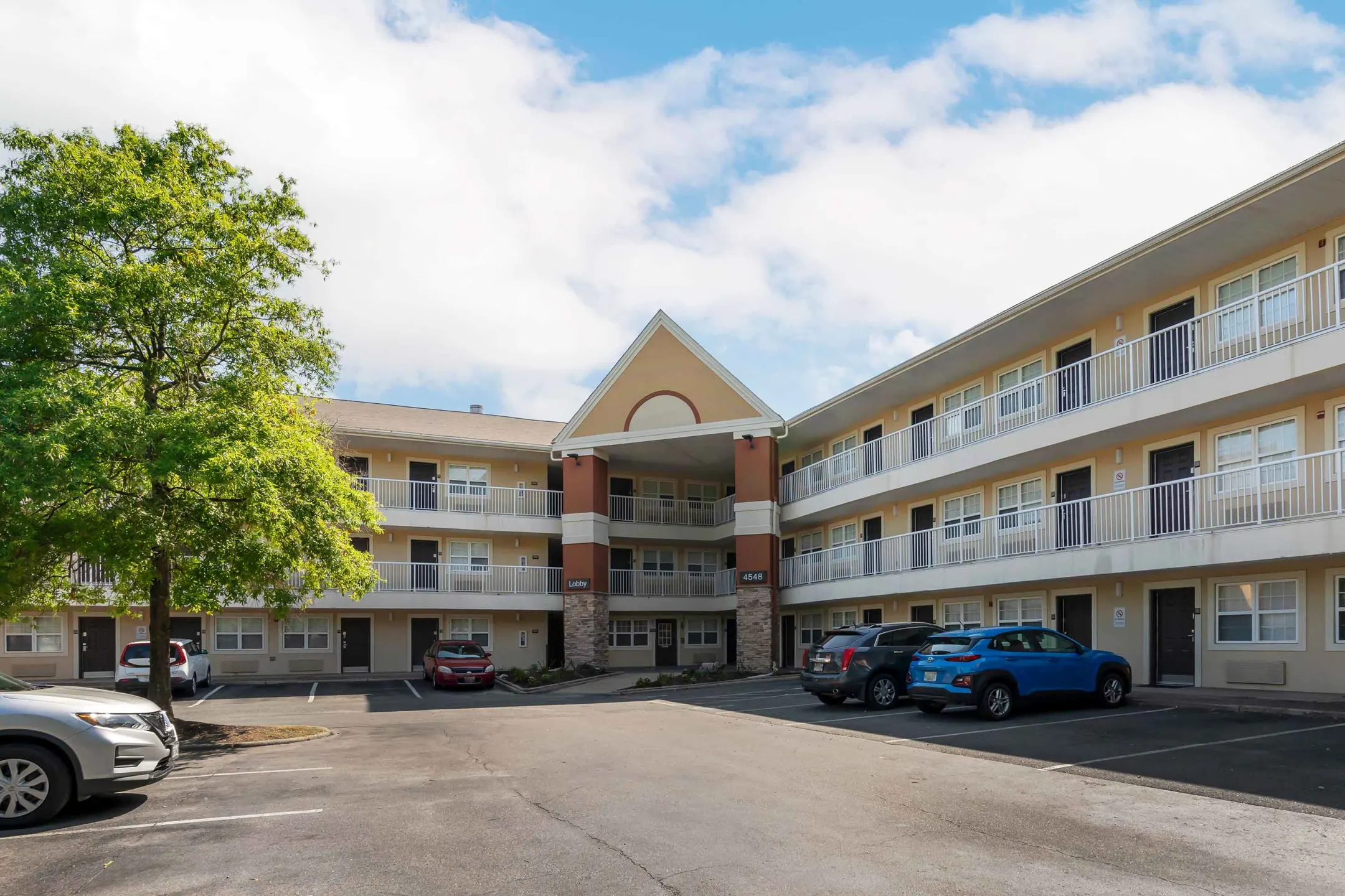 Furnished Studio Virginia Beach Independence Blvd. Apartments