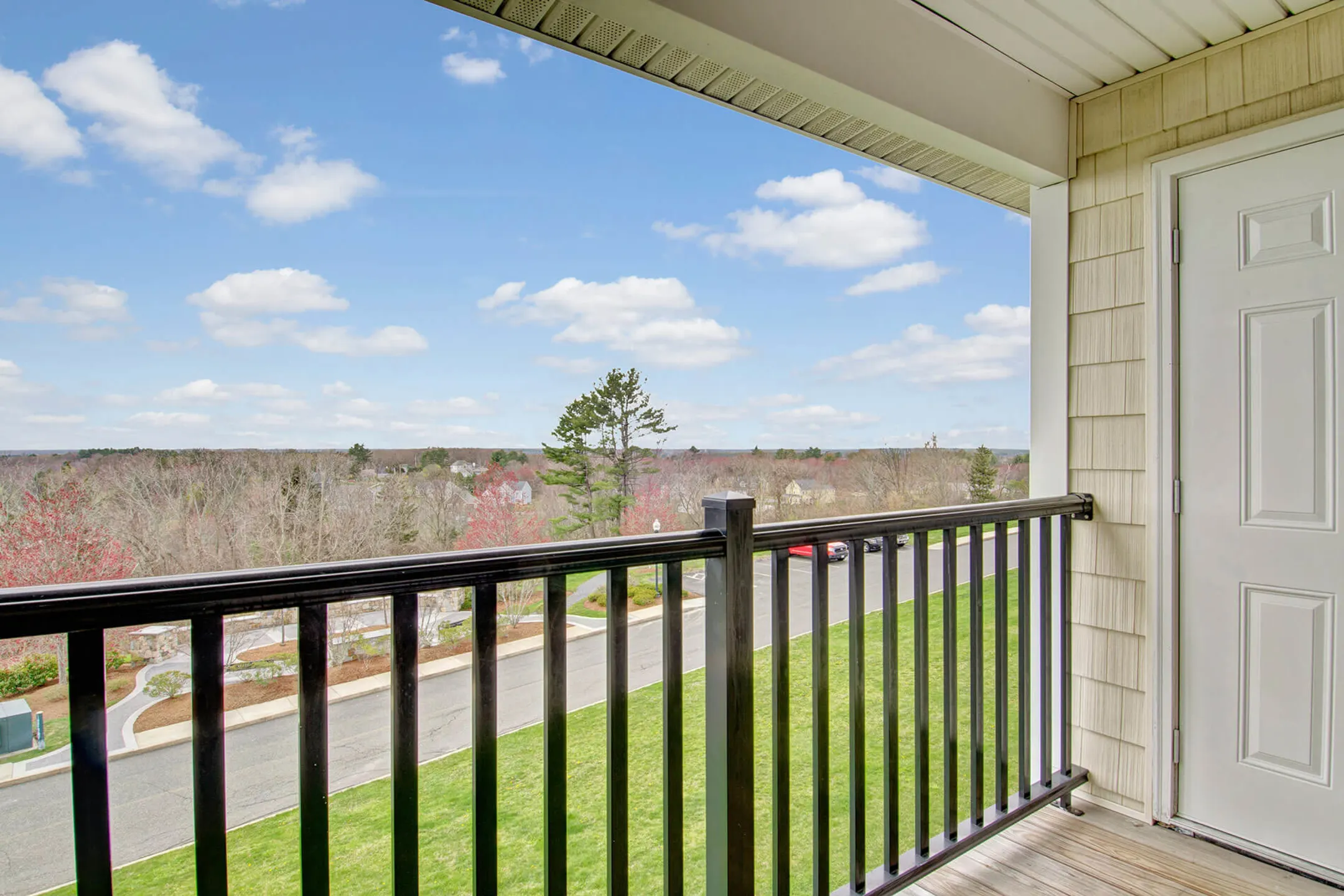 Bradlee Danvers Apartment Homes 1101 Kirkbride Dr Danvers, MA