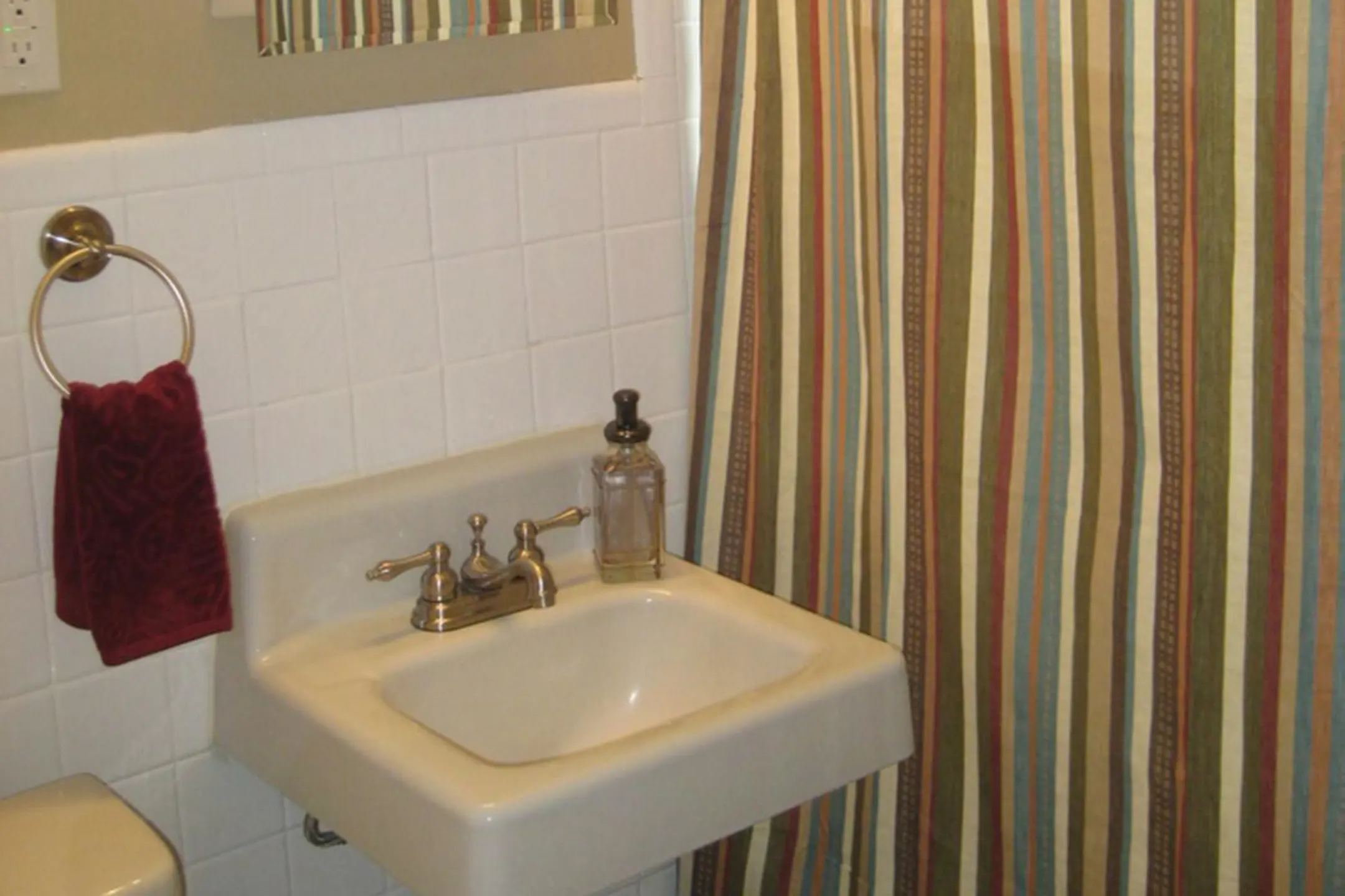 Bathroom - The Austin at Midtown - Omaha, NE