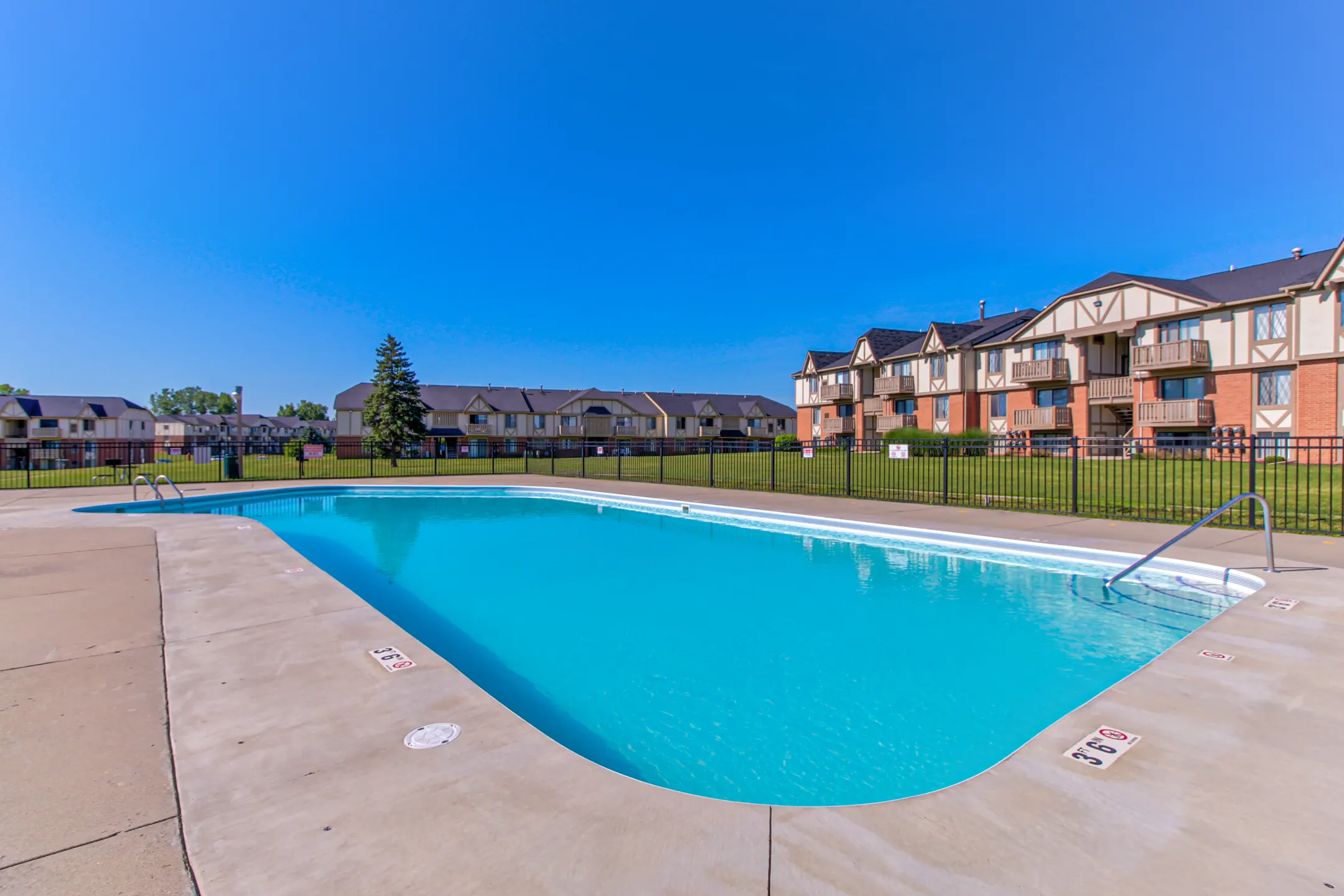 Grand Bend Club Apartments Grand Blanc, MI 48439