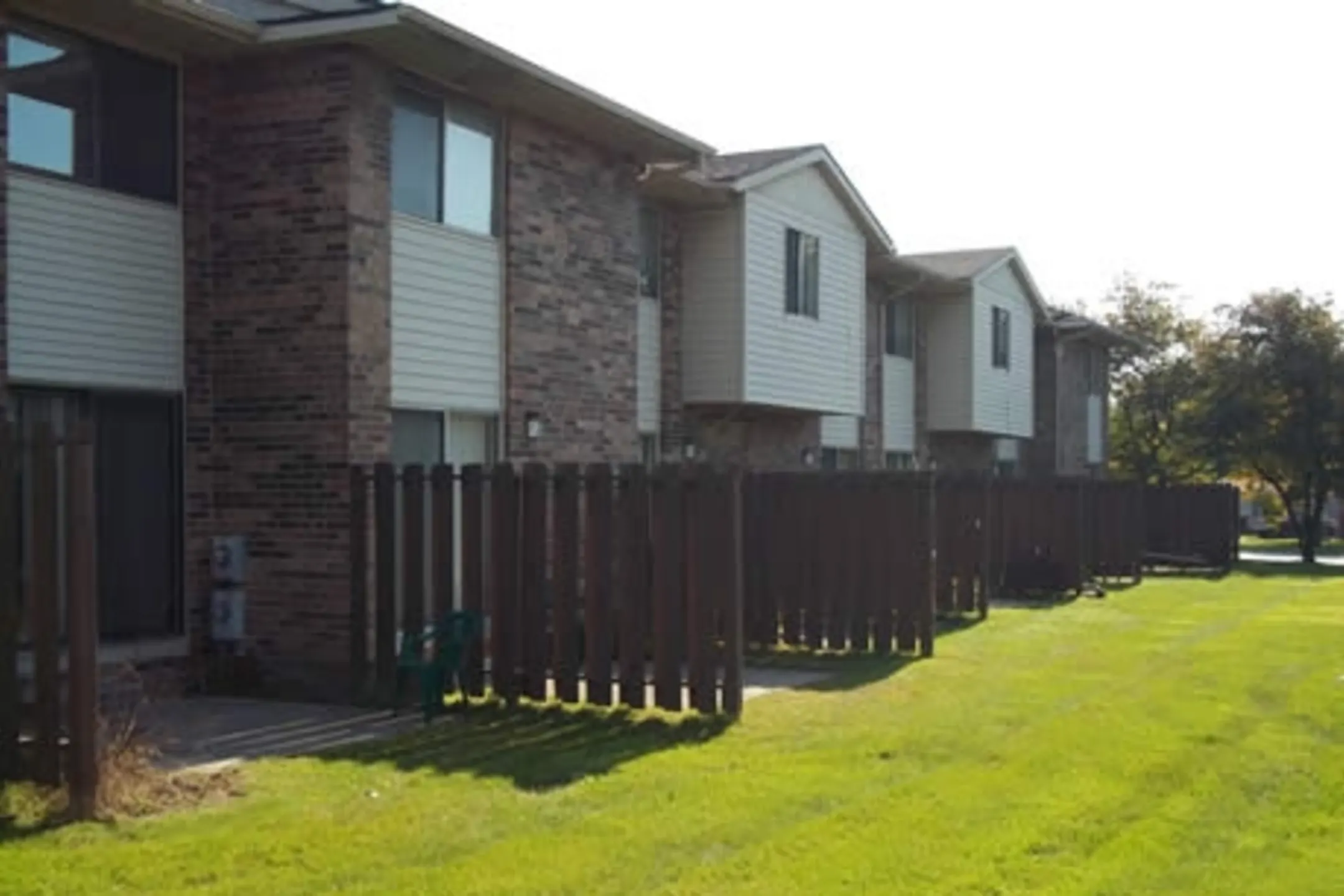 Bluewater Townhouses 619 Taylor St Port Huron, MI Apartments for