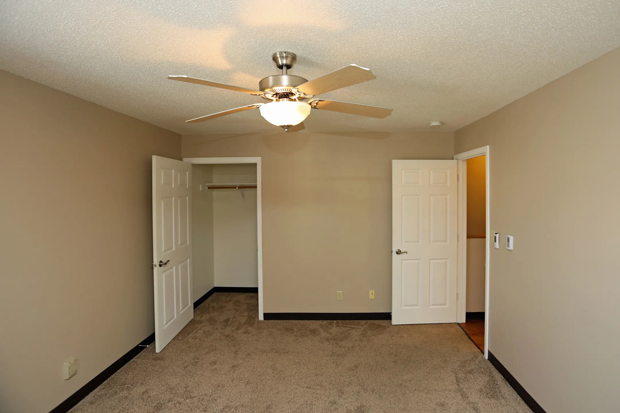 Bedroom - Wedgewood Commons - La Crosse, WI