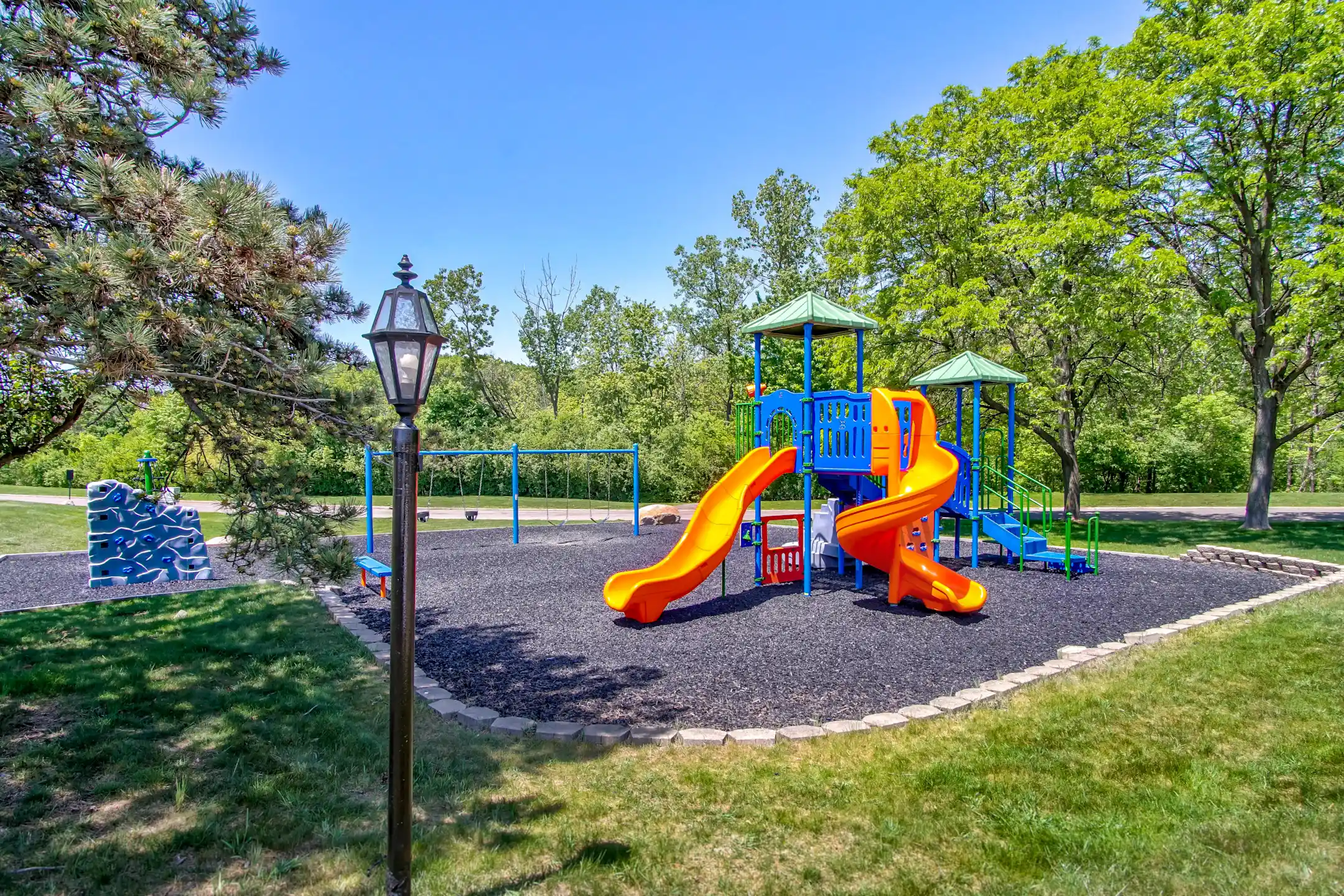 Aldingbrooke Apartments and Townhomes 6350 Aldingbrooke Circle Rd N