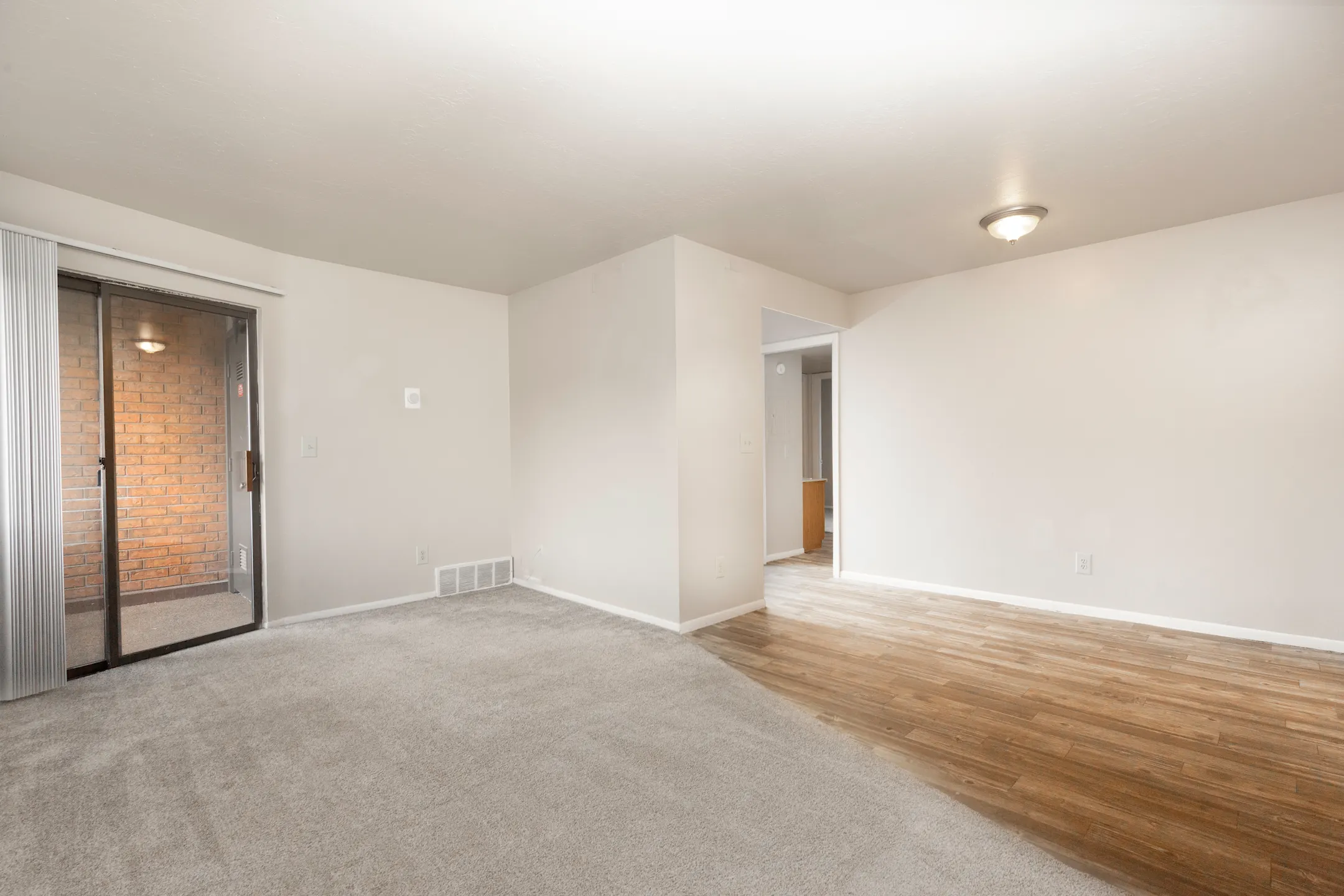 Living Room - Fox Creek Apartments - Layton, UT
