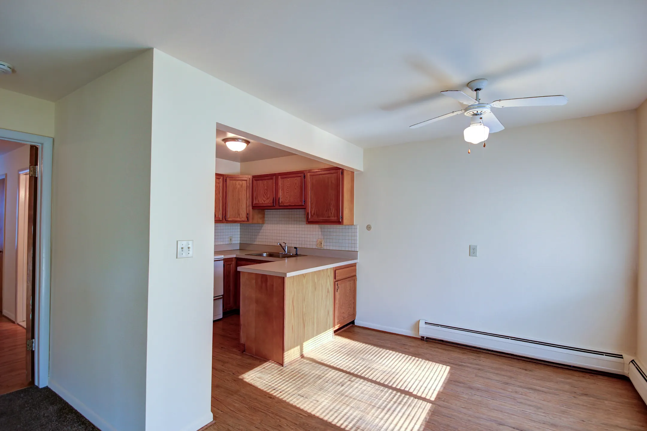 Fairfield Arms Apartments 14950 Fairfield St Livonia, MI Apartments