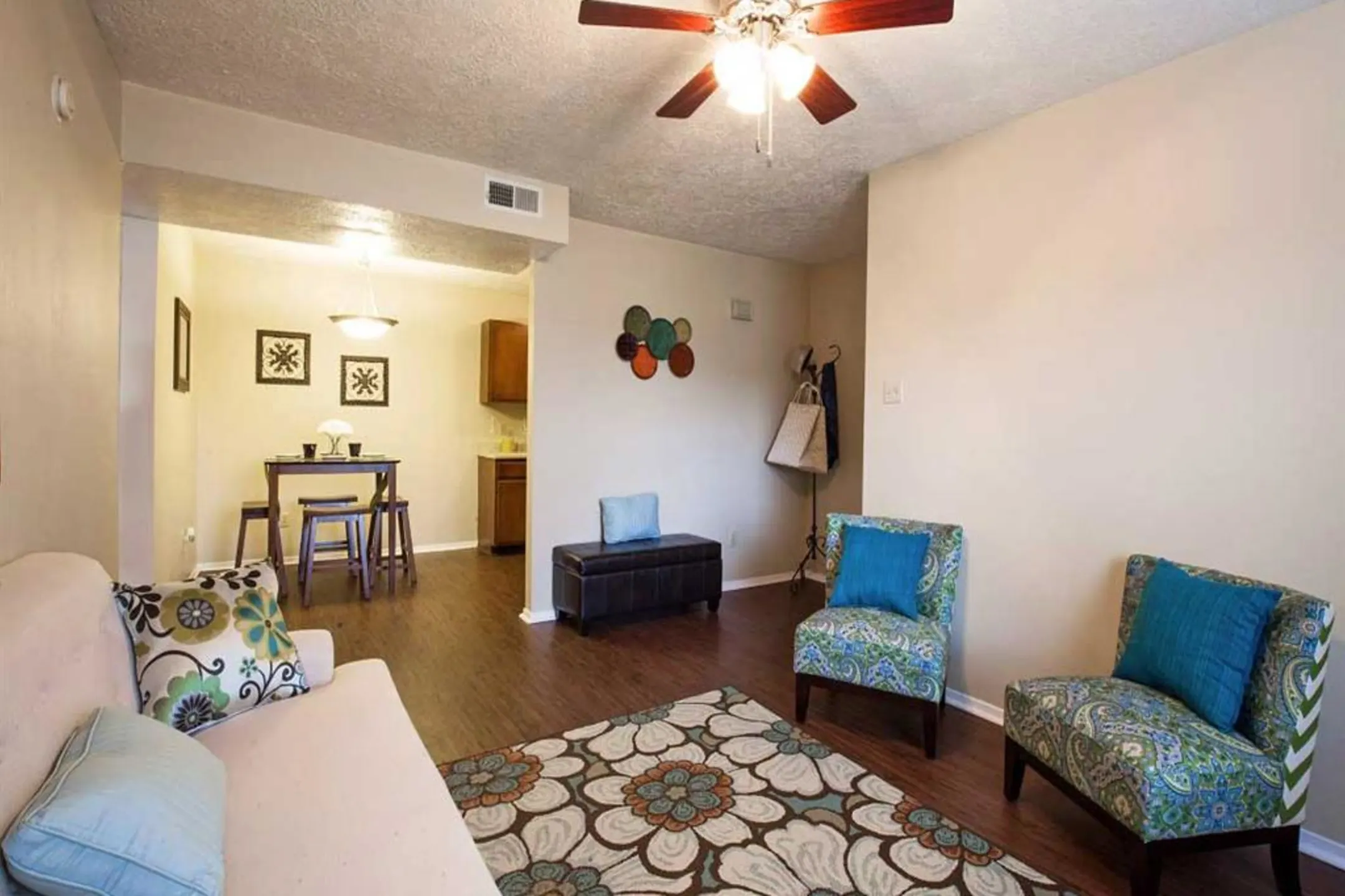 Living Room - Hunters Point Apartments - College Station, TX