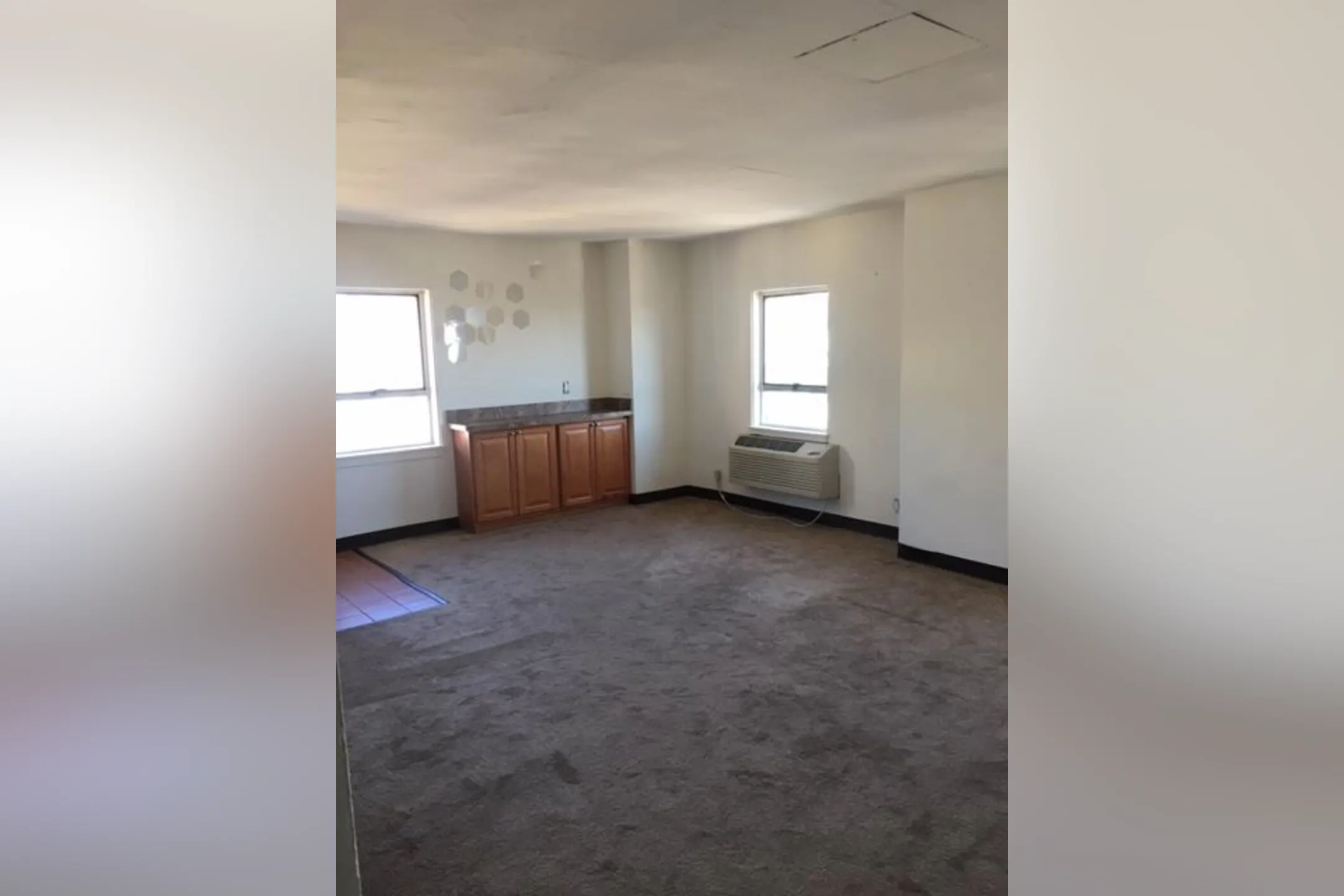 Living Room - Chancellor Apartments - Philadelphia, PA